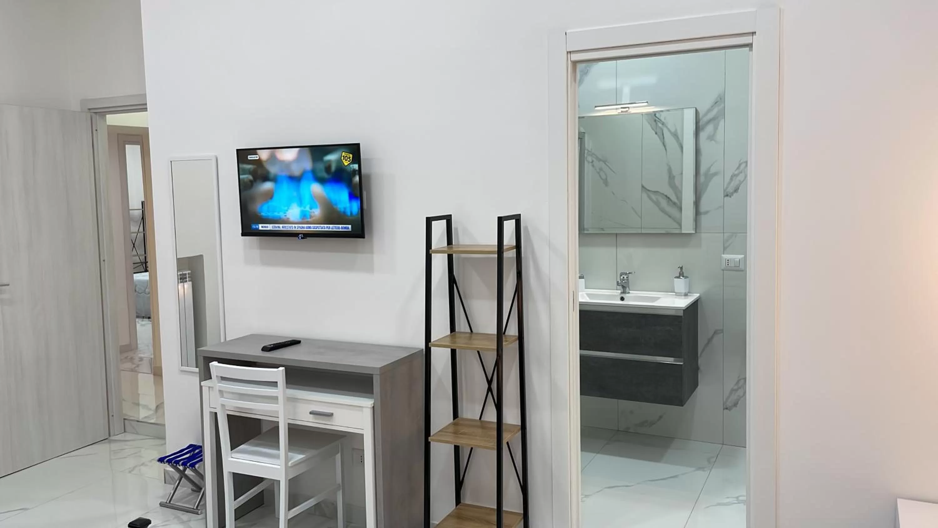 TV and multimedia, TV/Entertainment Center in Lumacors House