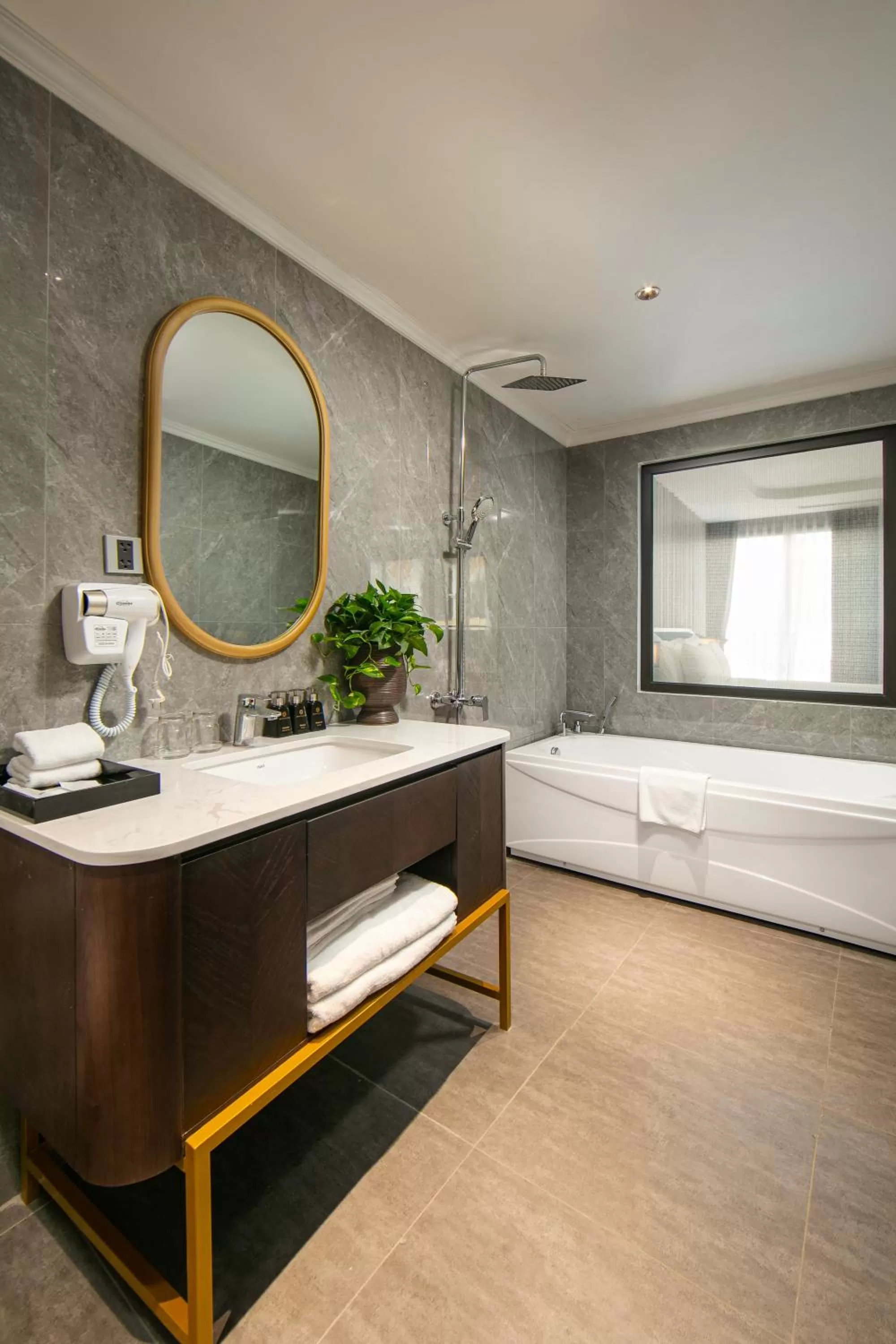 Bathroom, Bed in MAY DE VILLE Lakeside Hotel