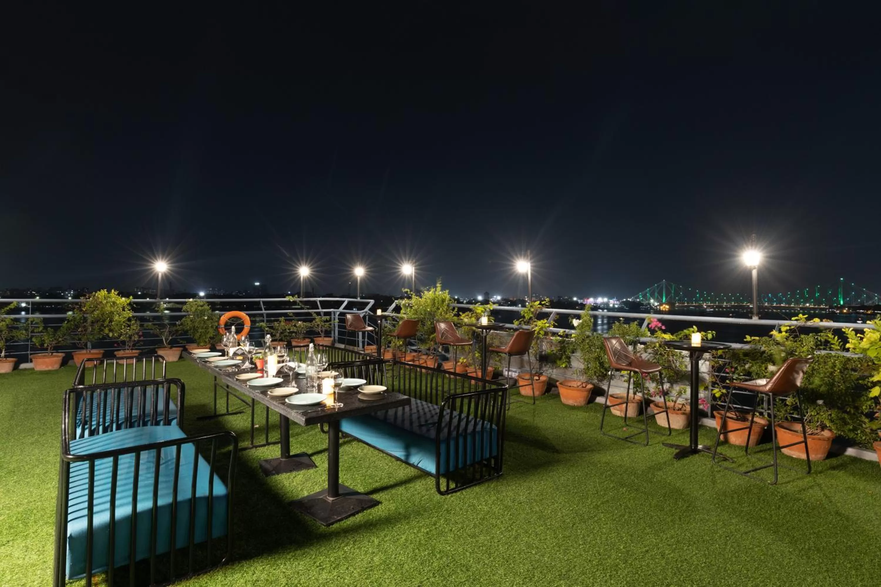 Restaurant/places to eat in Polo Floatel Kolkata