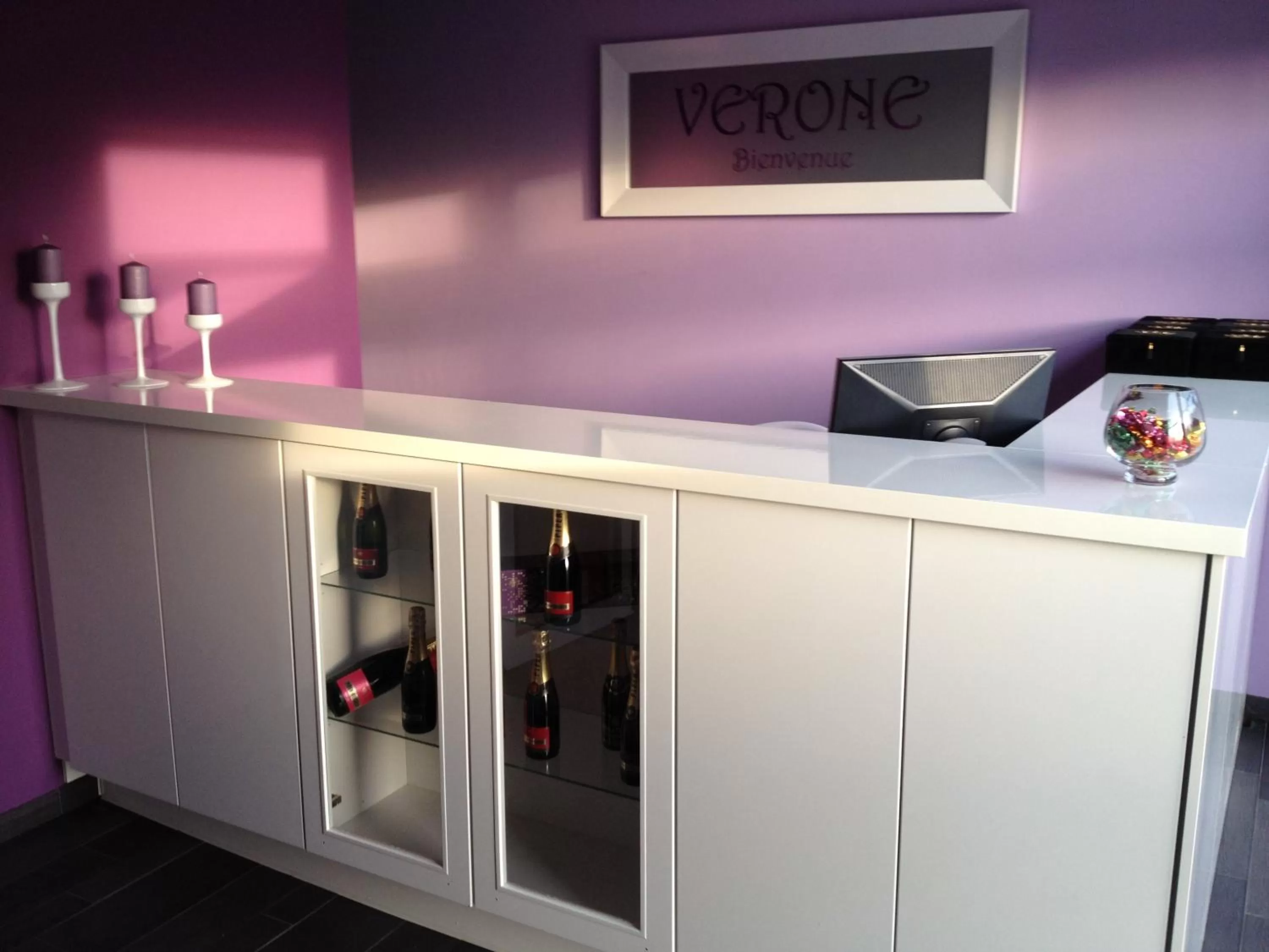 Food and drinks in V E R O N E - Rooms & Suites - Liège - Rocourt