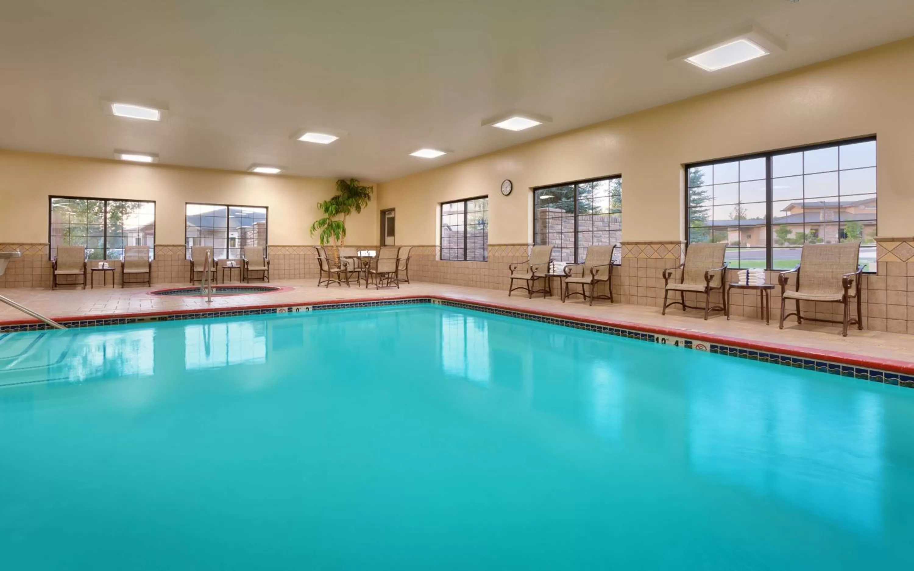 Pool view in Hampton Inn & Suites Show Low-Pinetop