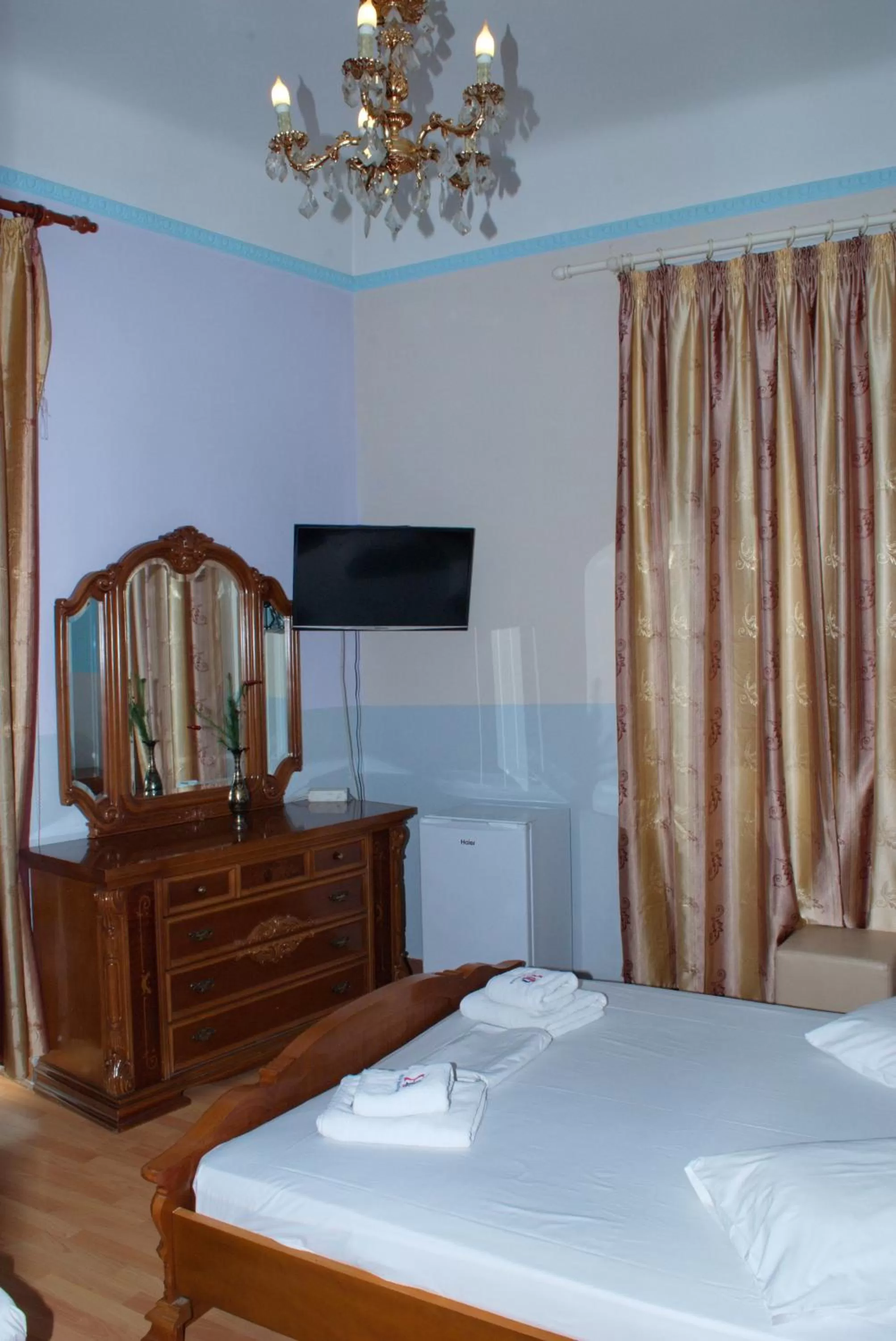 Bed in Diethnes Hotel