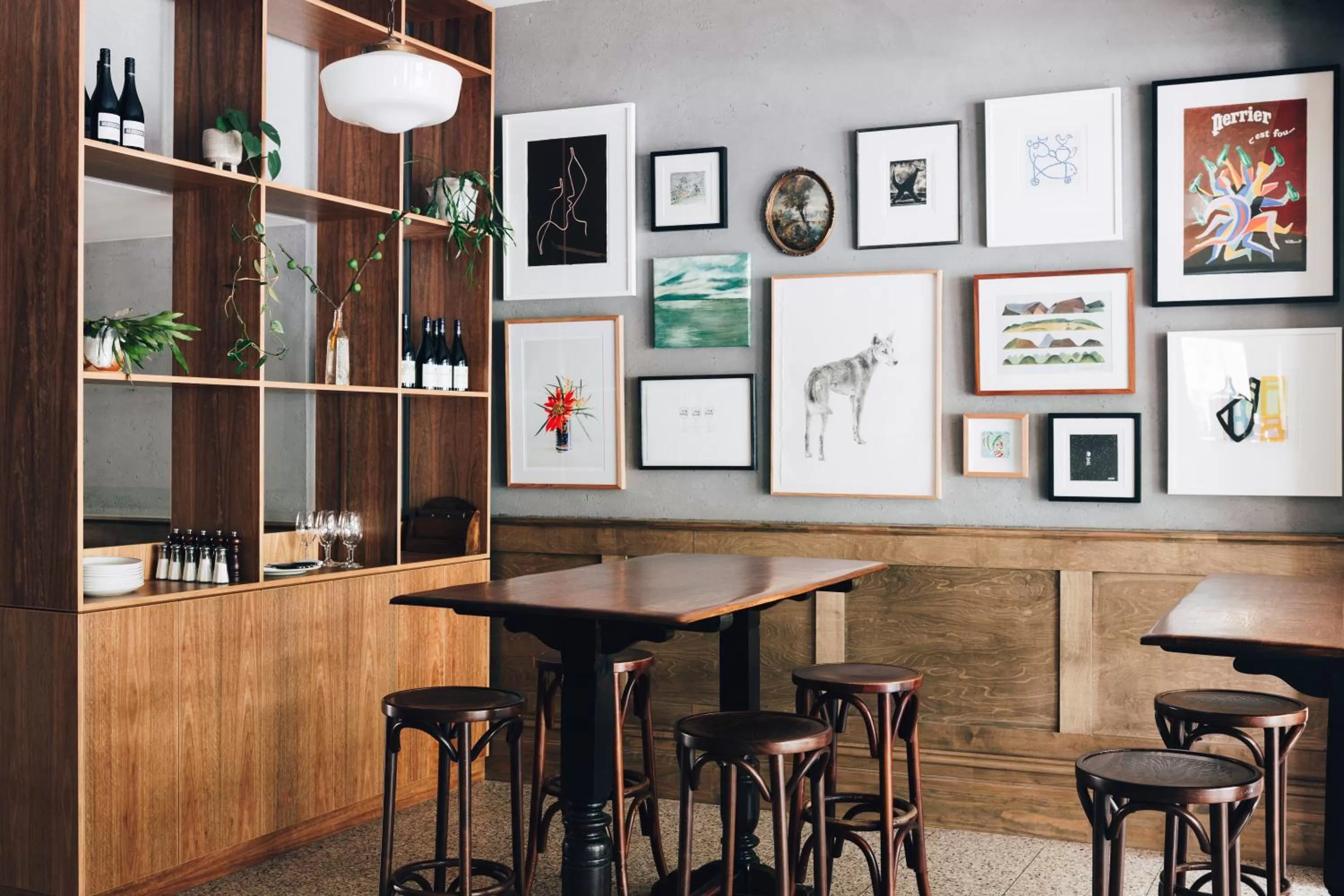 Restaurant/places to eat in Naughtons Hotel