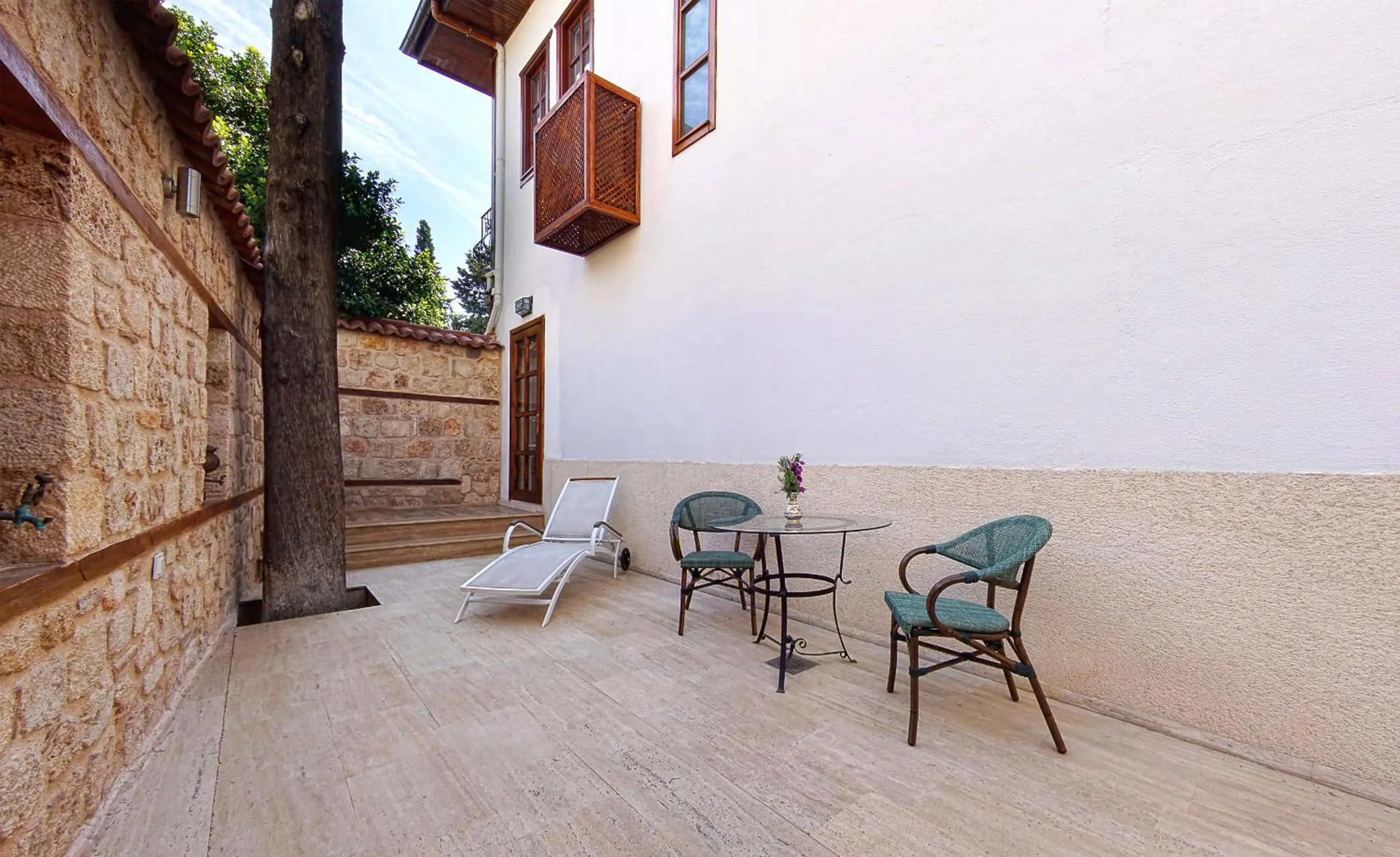 Garden in Minyon Hotel