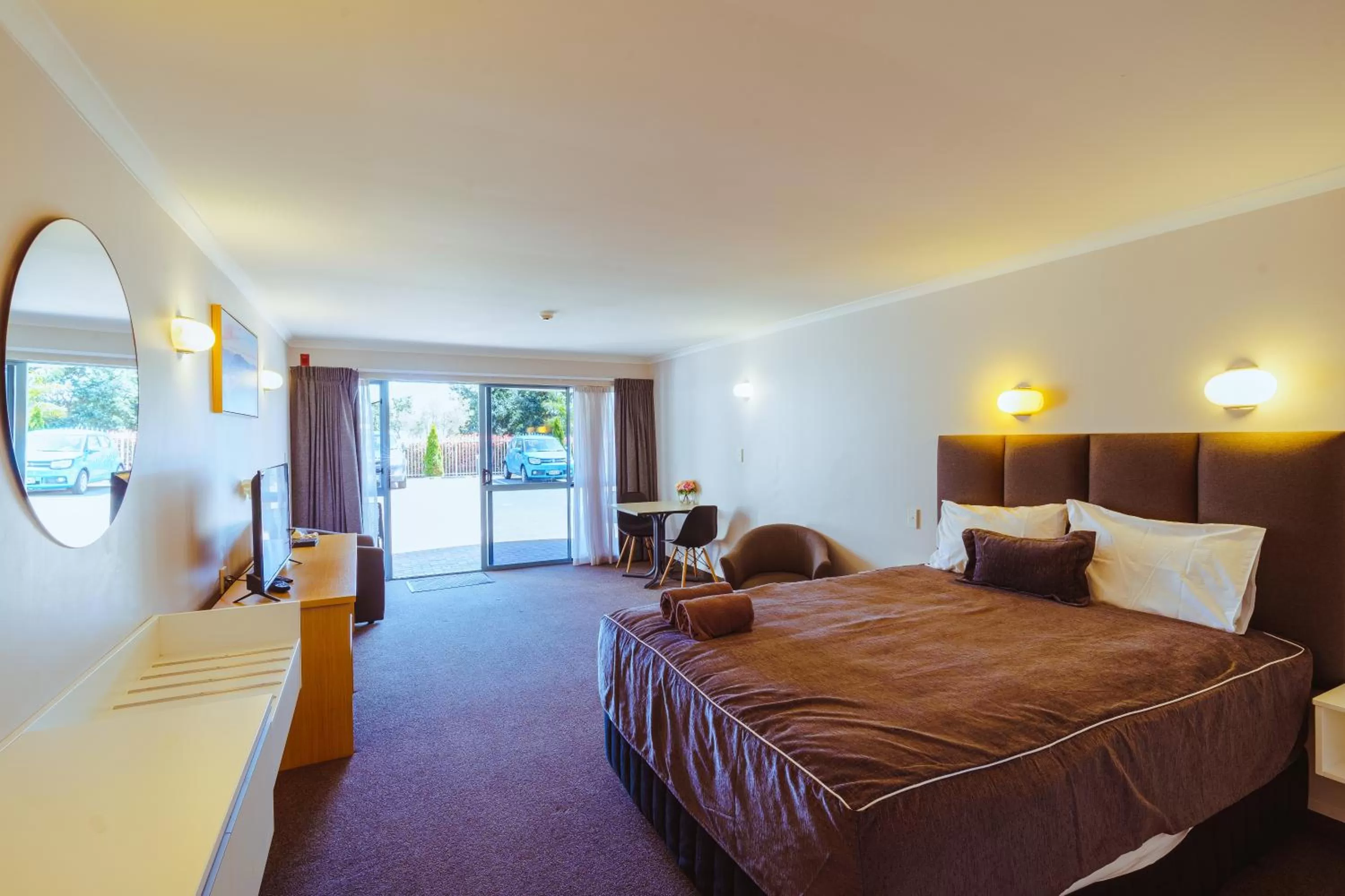 Bed in Anchorage Motor Lodge