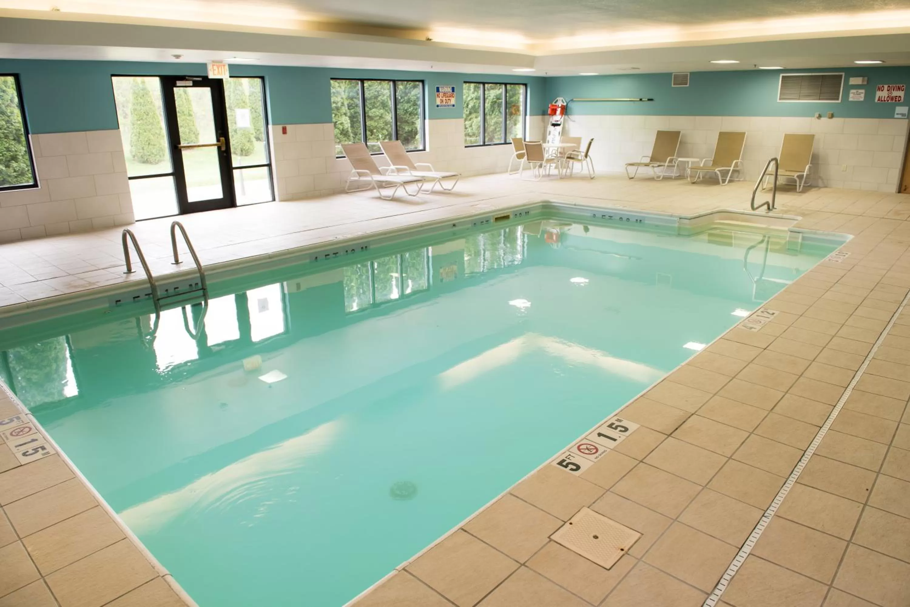 Swimming pool in Holiday Inn Express Hotel & Suites Elkhart-South by IHG