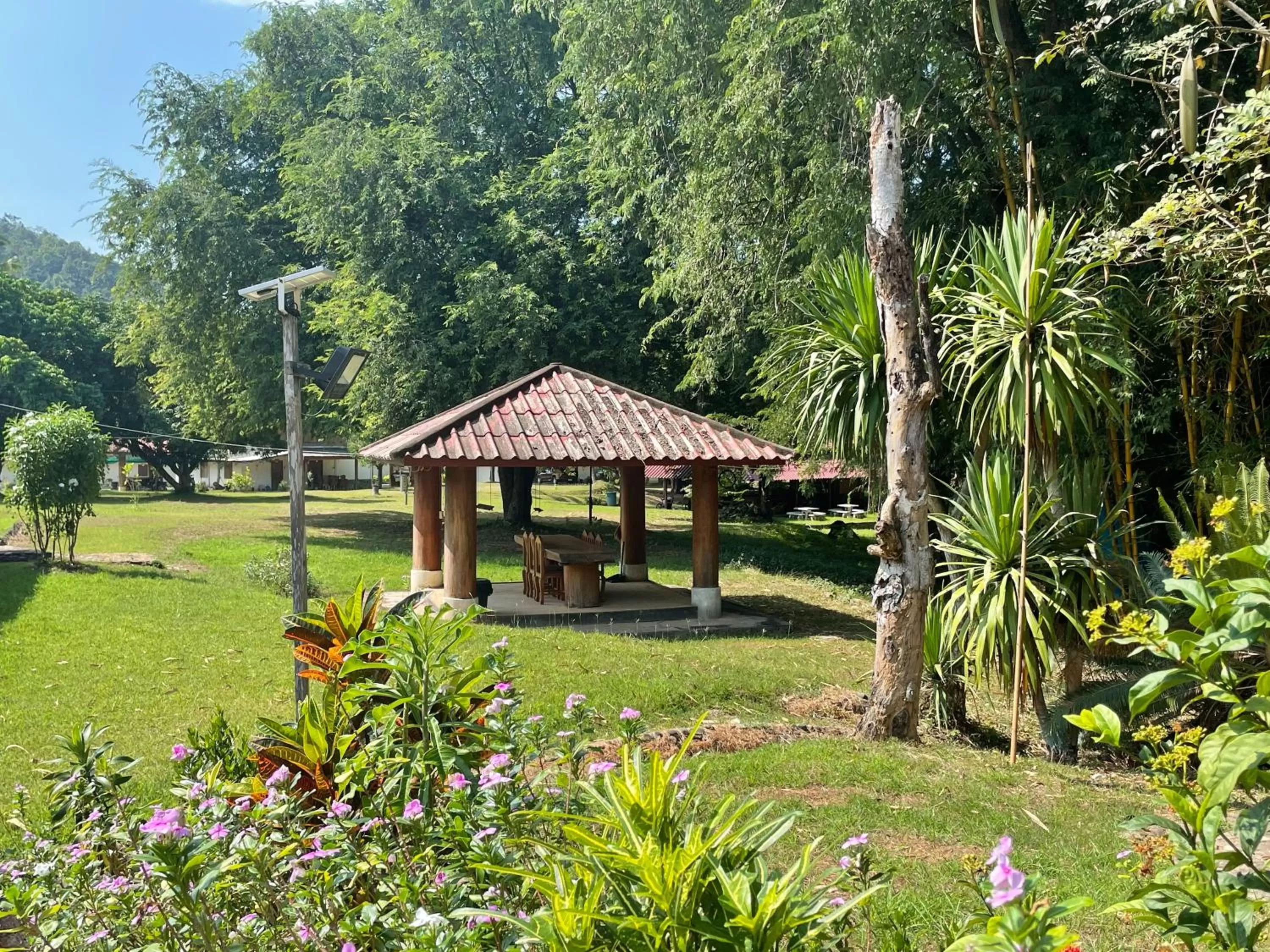 ห้วยน้ำรินรีสอร์ท The Creek Garden Resort