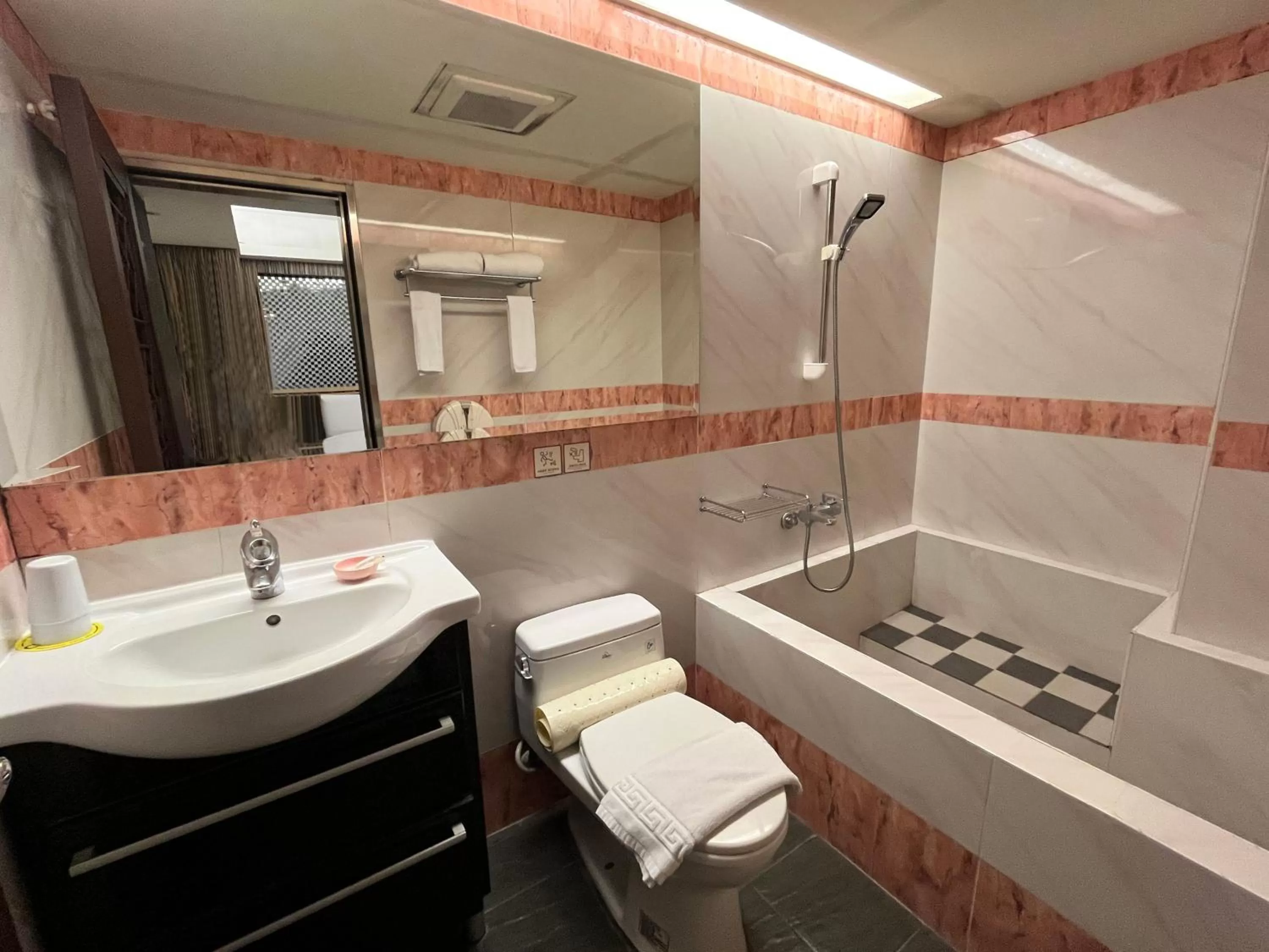 Bathroom in Guide Hotel Taipei Xinyi