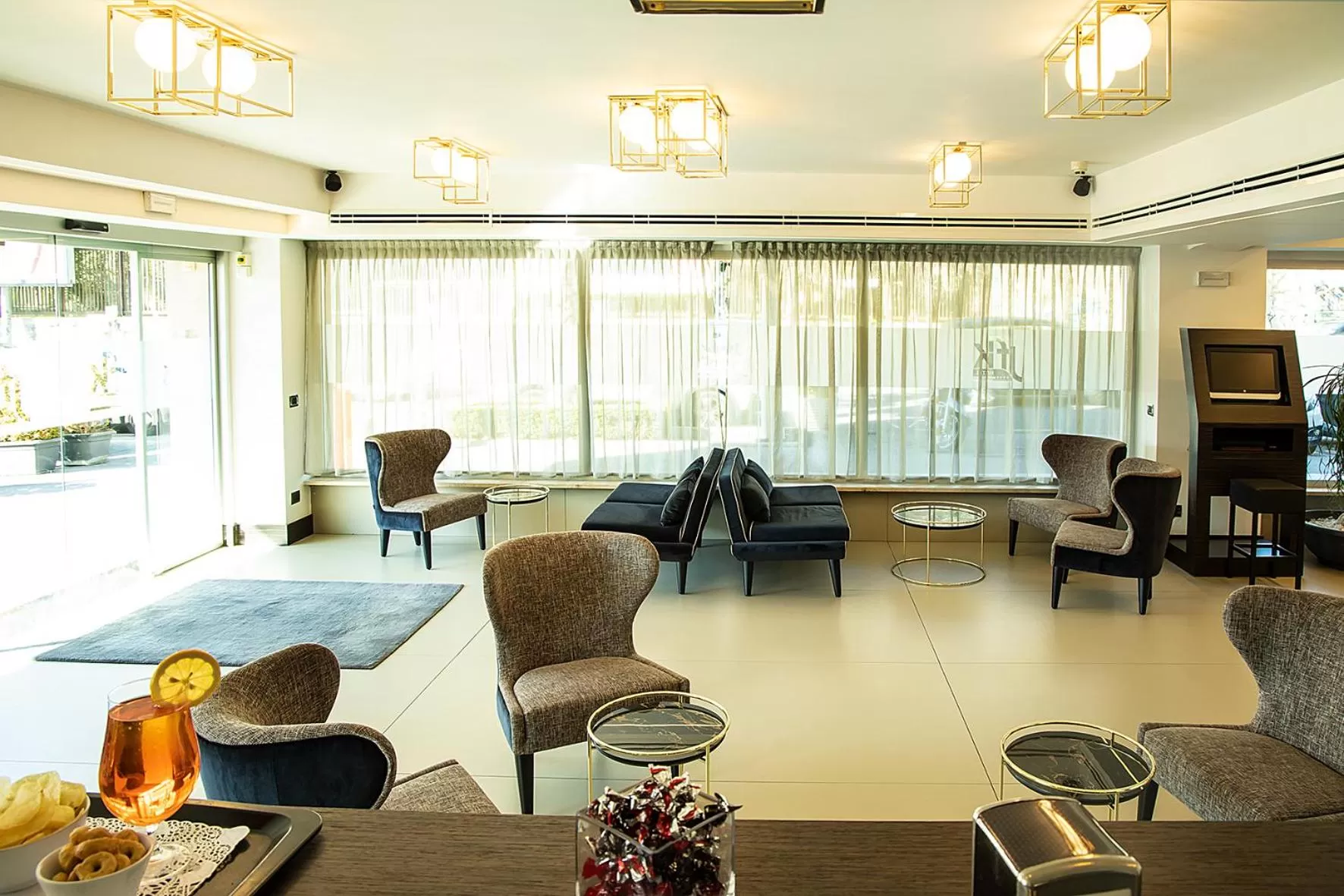 Lounge or bar in Best Western JFK Hotel