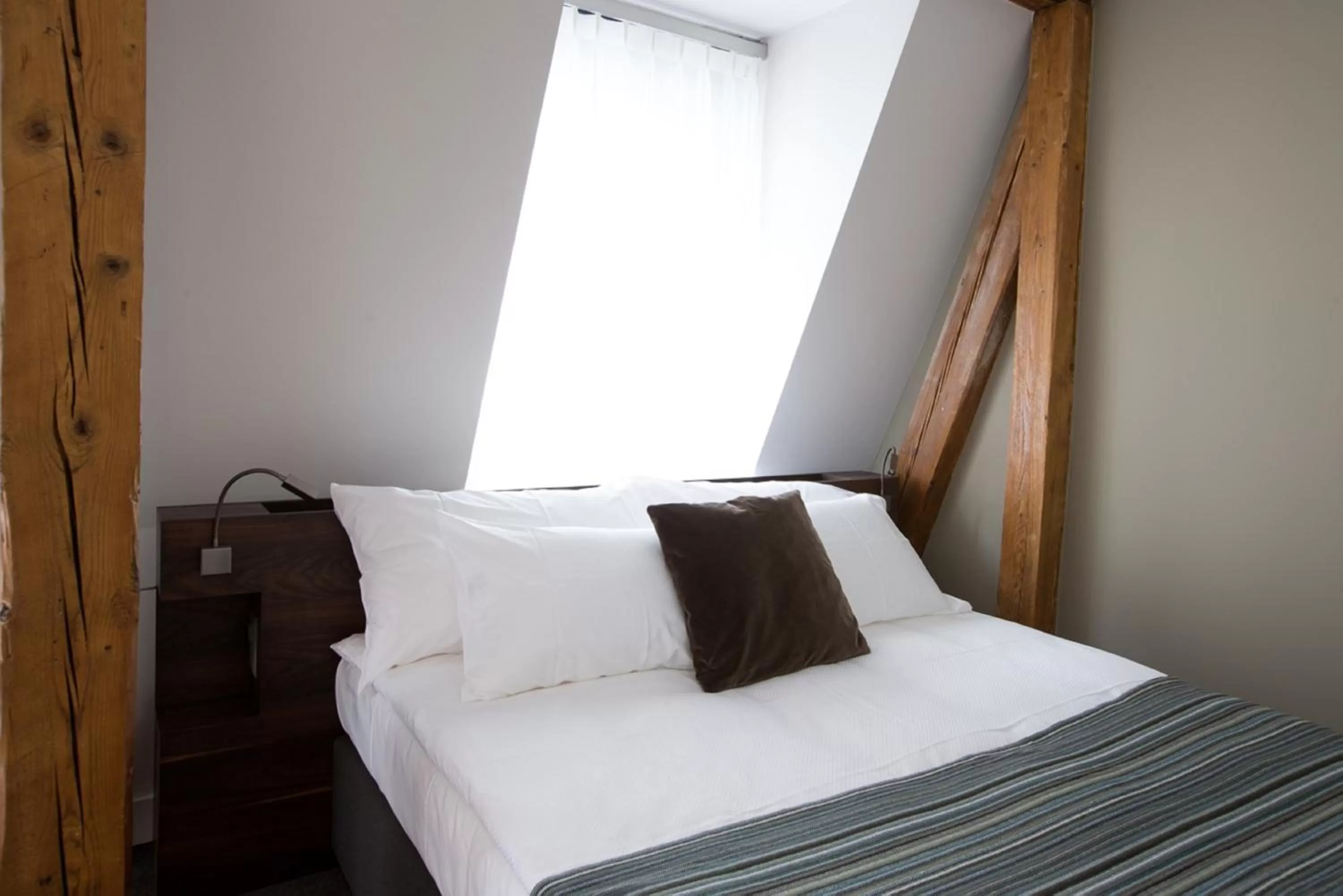 Day, Bed in Hôtel des Voyageurs Boutique