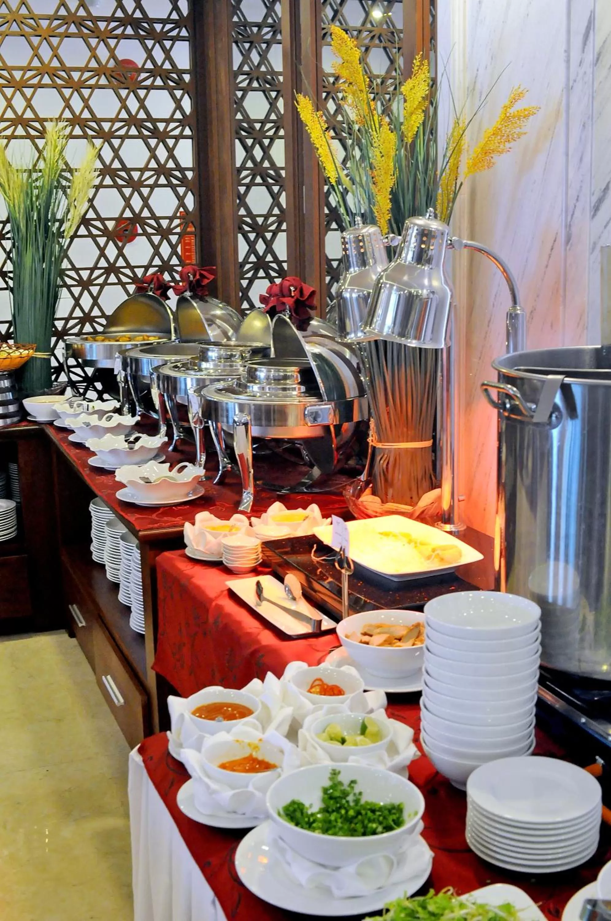 Restaurant/places to eat in Apus Hotel