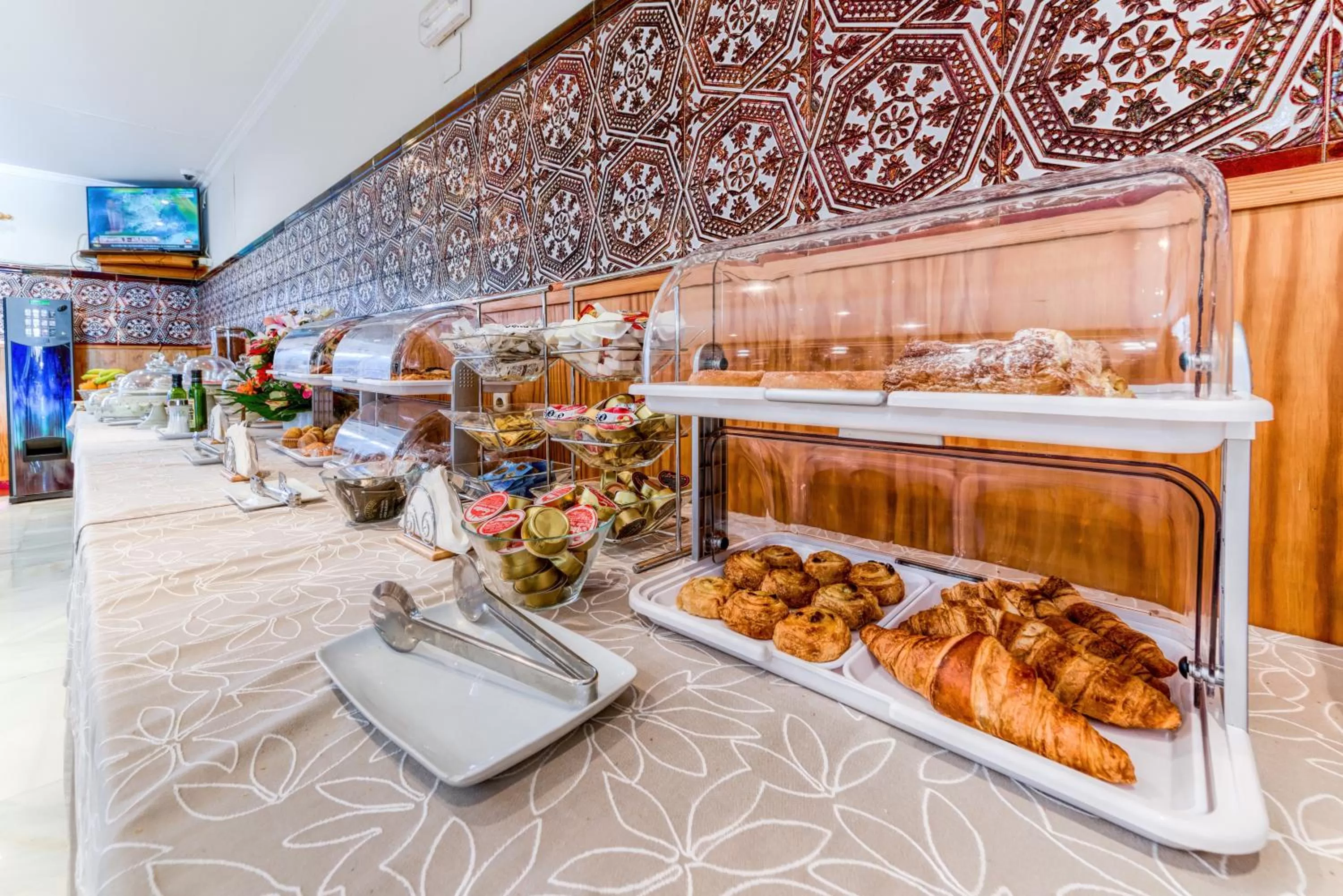 Buffet breakfast in Hotel Torre De Los Guzmanes