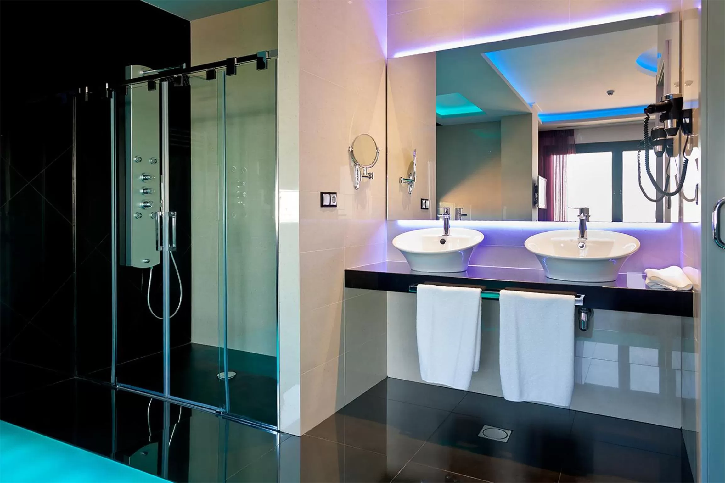 Shower in Dña Monse Hotel Spa & Golf