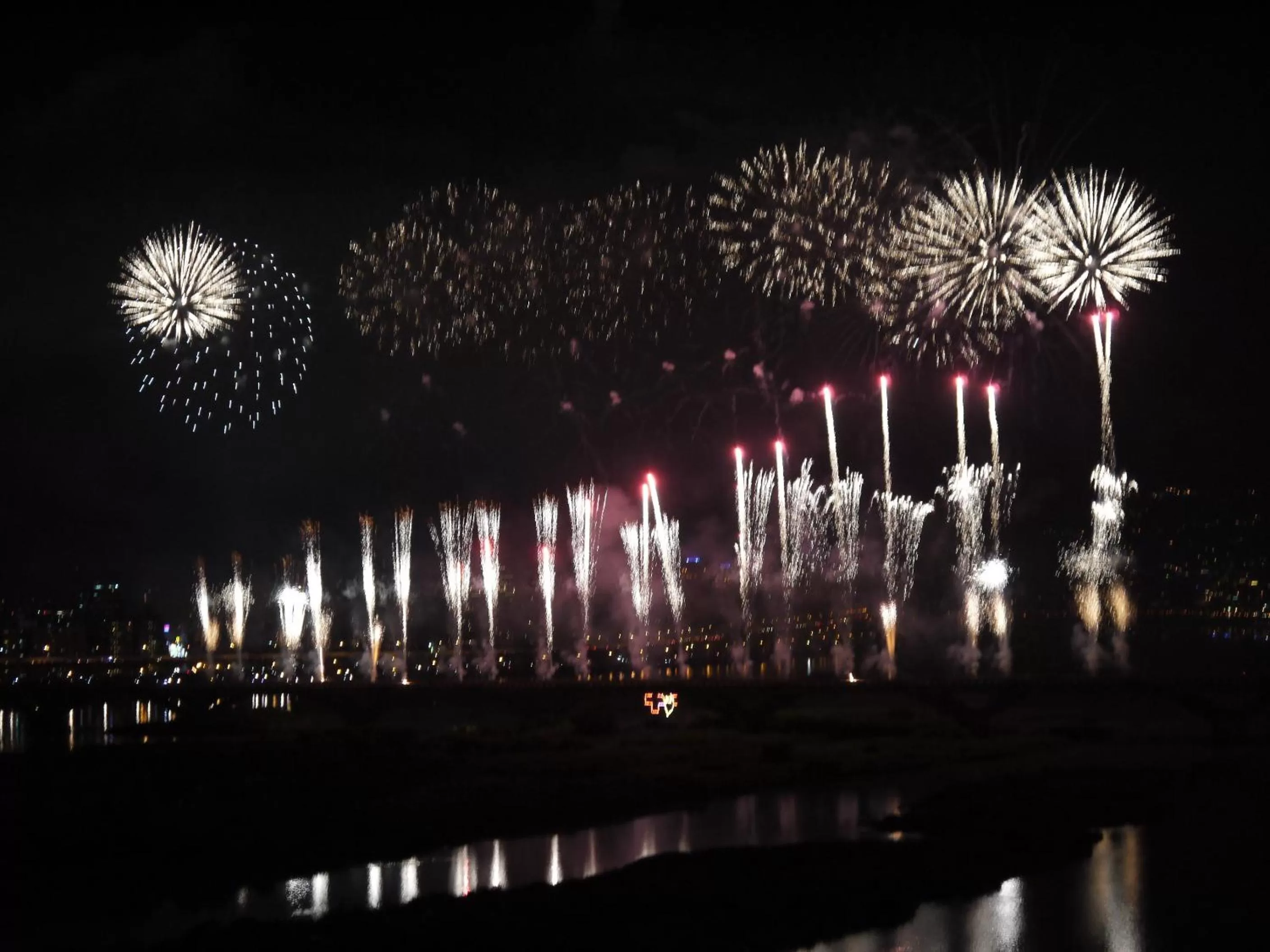 Night in Hotel Riverview Taipei