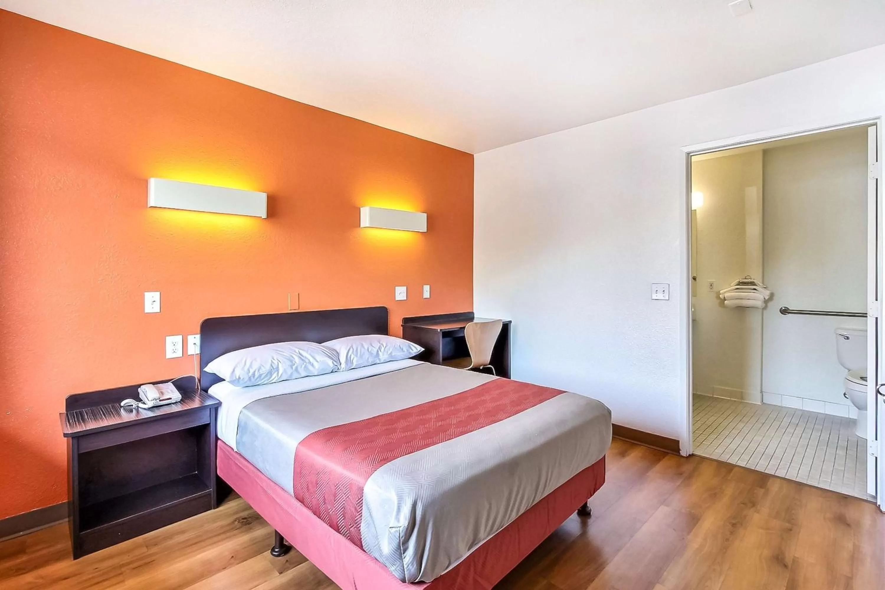 Bedroom, Bed in Motel 6-Sunnyvale, CA - South