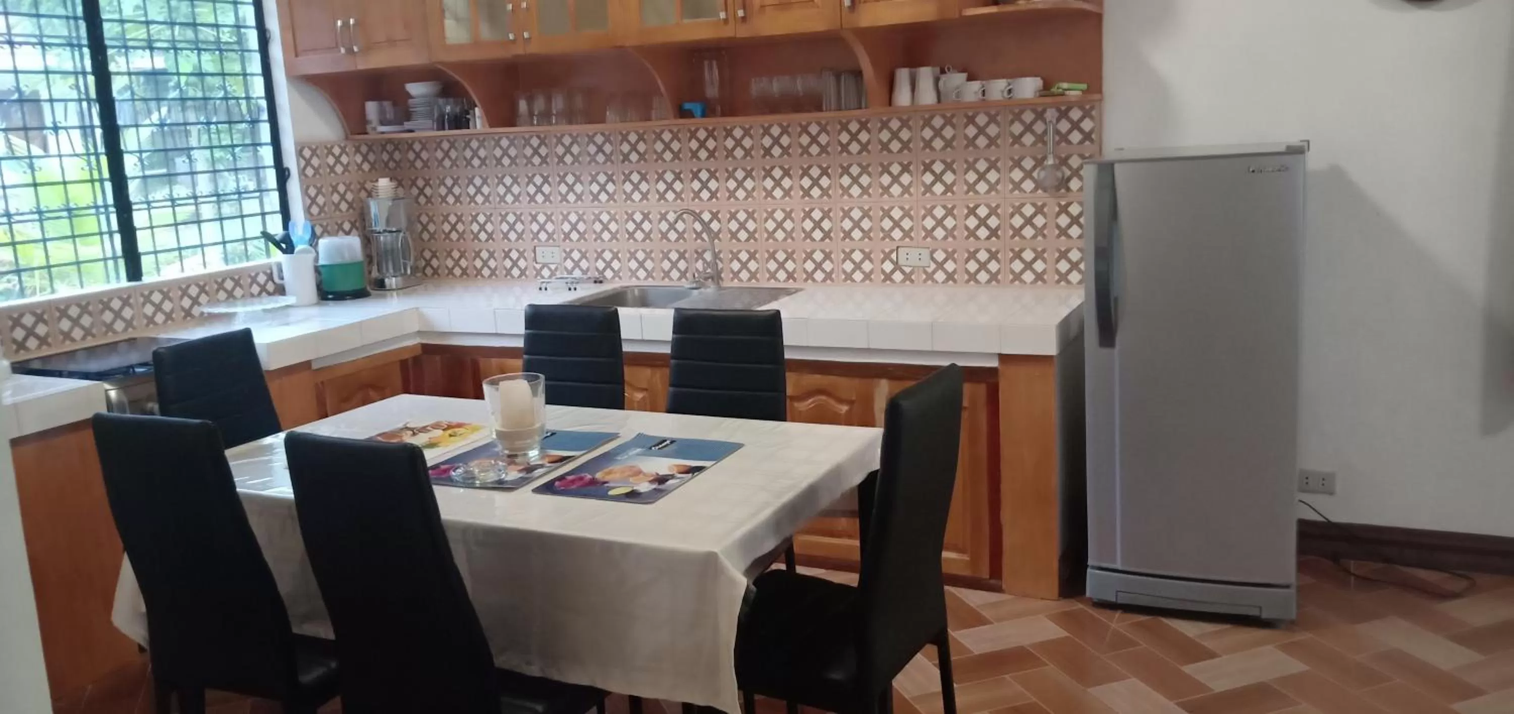 Restaurant/Places to Eat in E&N Paradise Island Resort