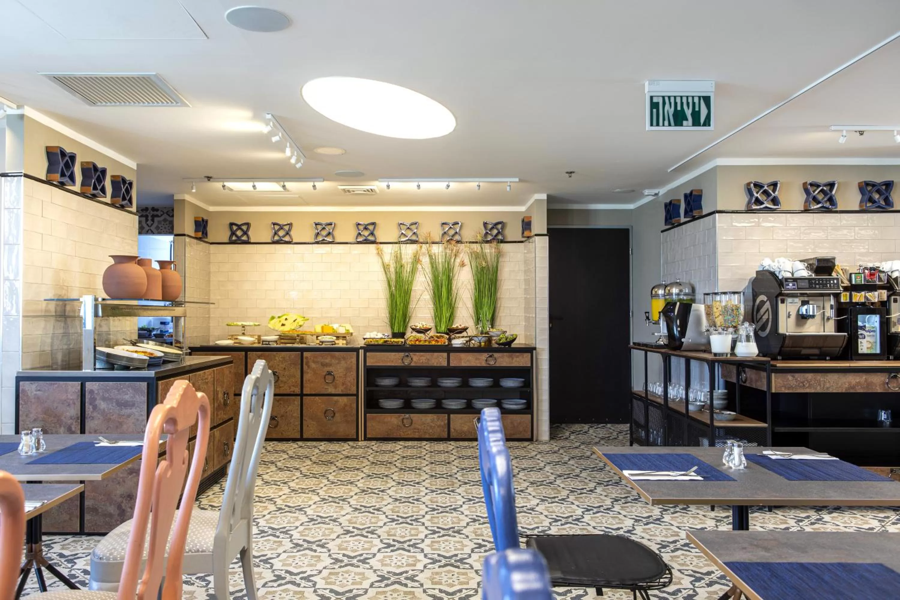 Restaurant/places to eat in Numa Hotel Jaffa