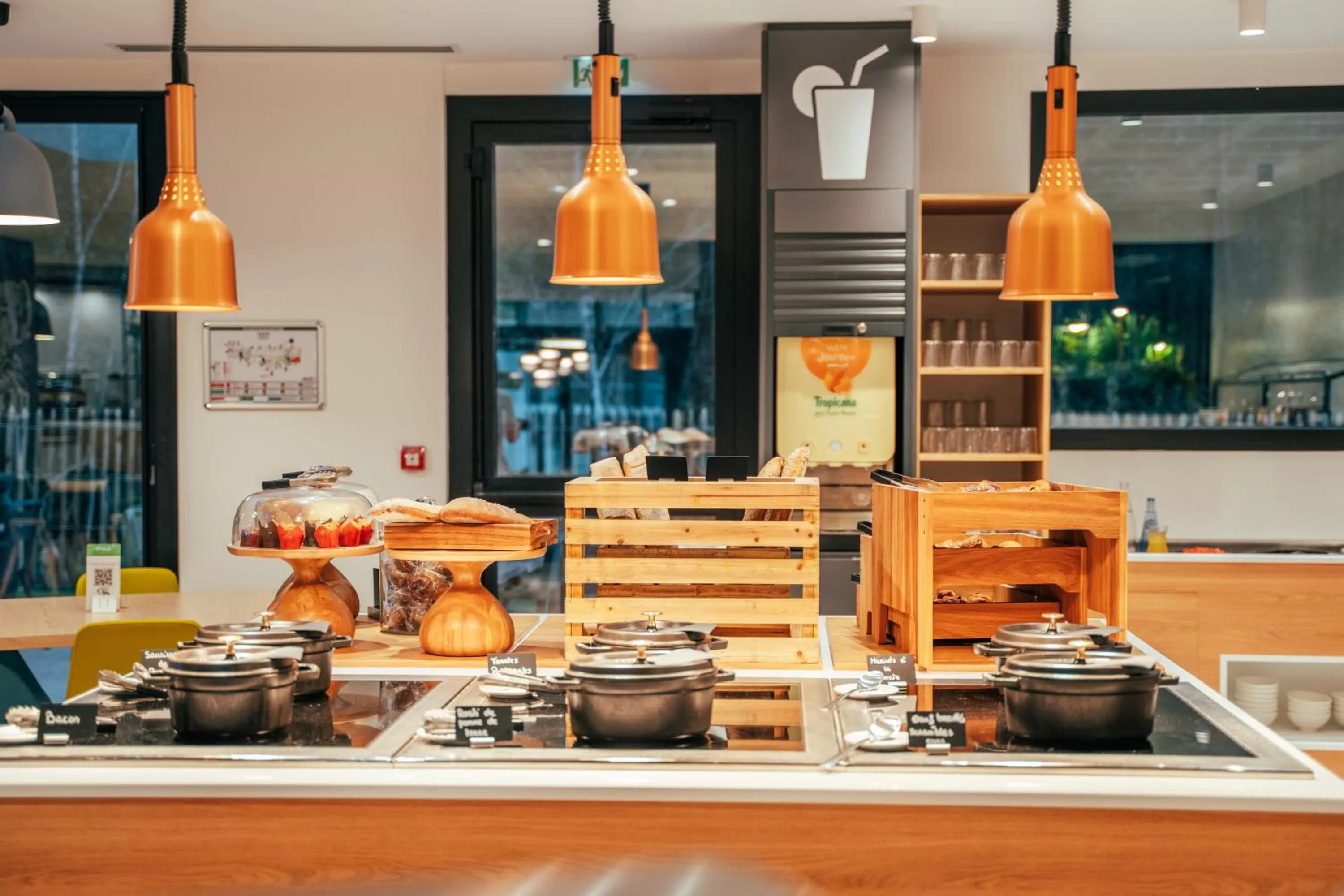 Buffet breakfast in Holiday Inn - Bordeaux-Merignac by IHG