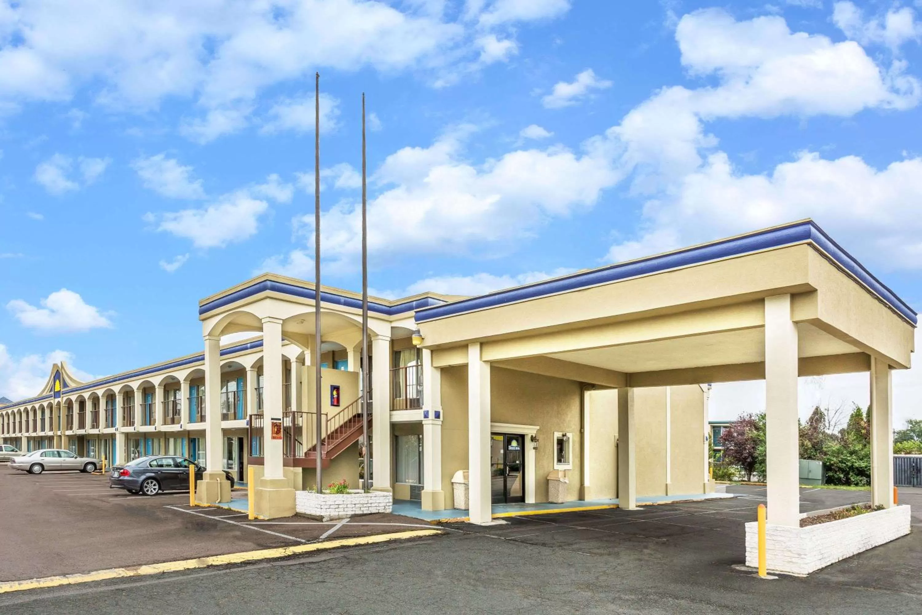 Property building in Days Inn by Wyndham Ashland