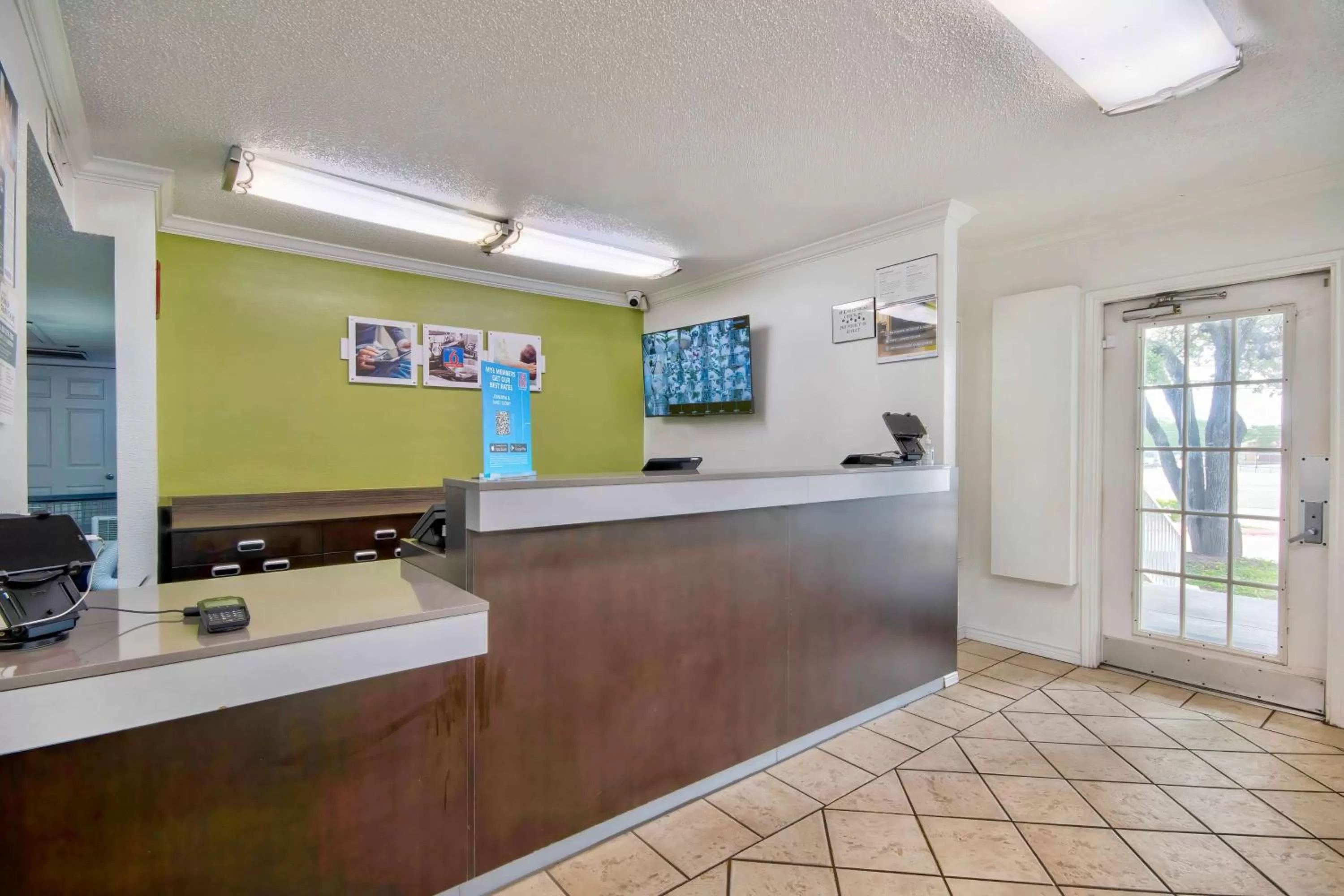 Lobby or reception in Studio 6-San Antonio, TX - Six Flags