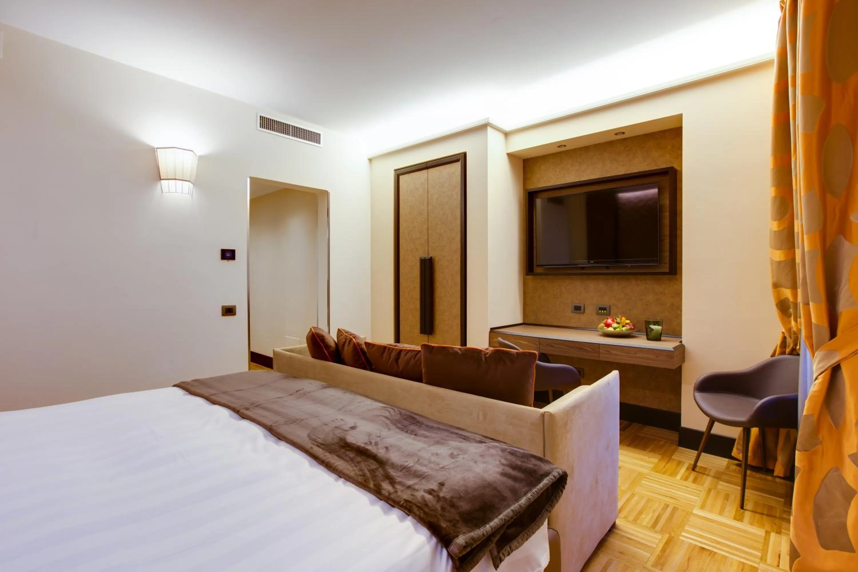 Photo of the whole room, Bed in Solo Experience Hotel