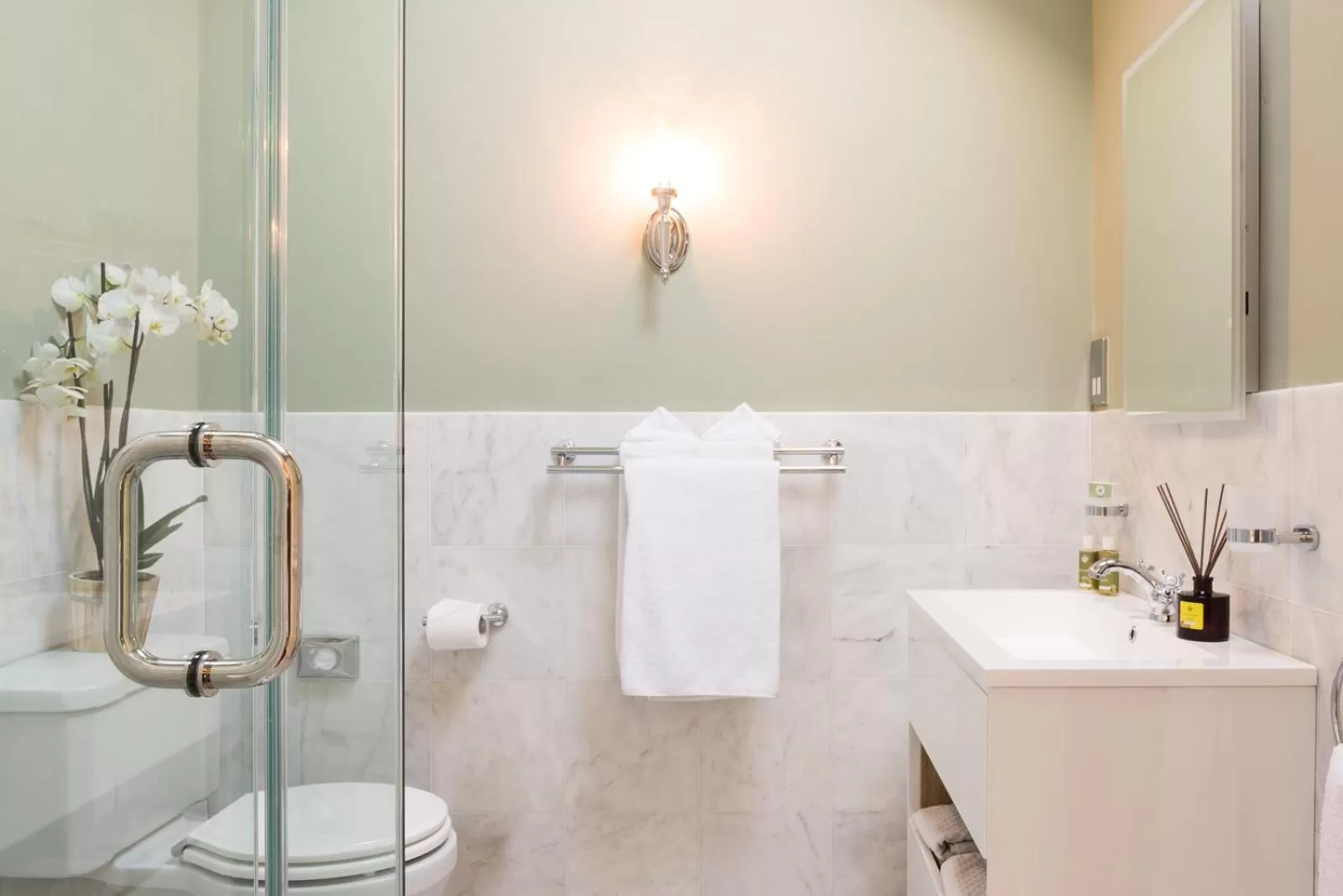 Shower in Kilkea Castle