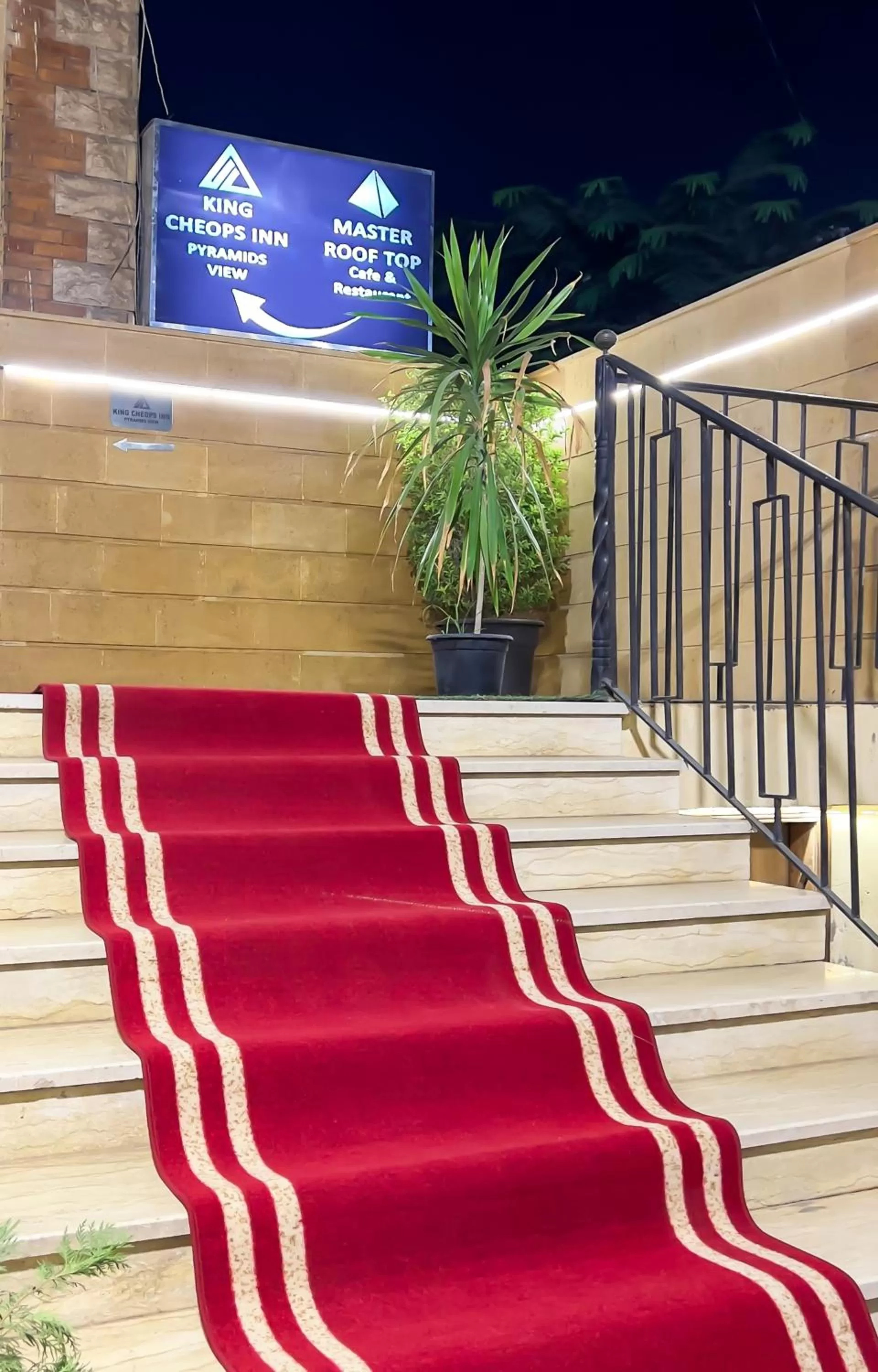 Facade/entrance in King Cheops Inn - Pyramid View