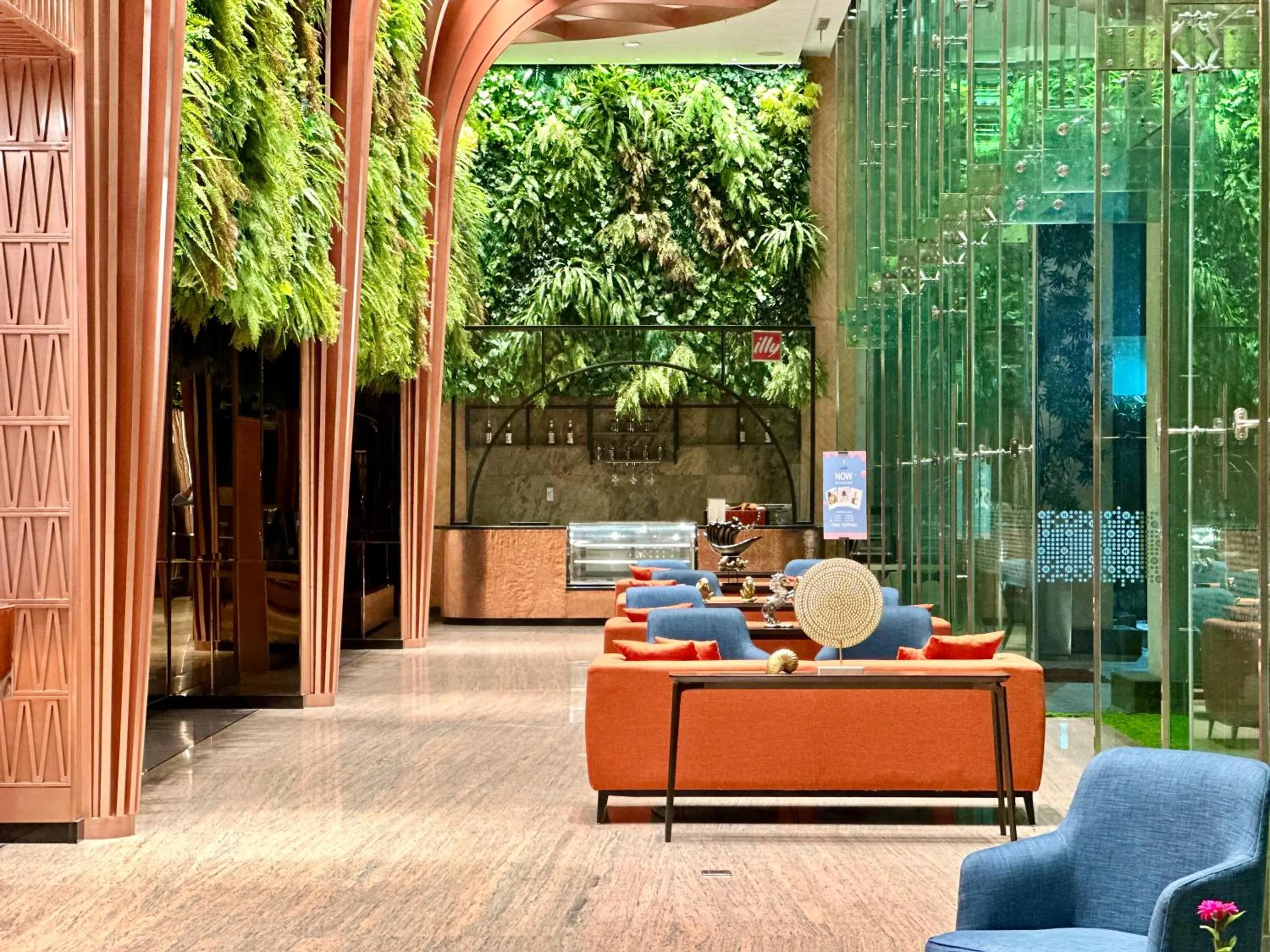 Lobby or reception in HARRIS Hotel & Conventions Gubeng