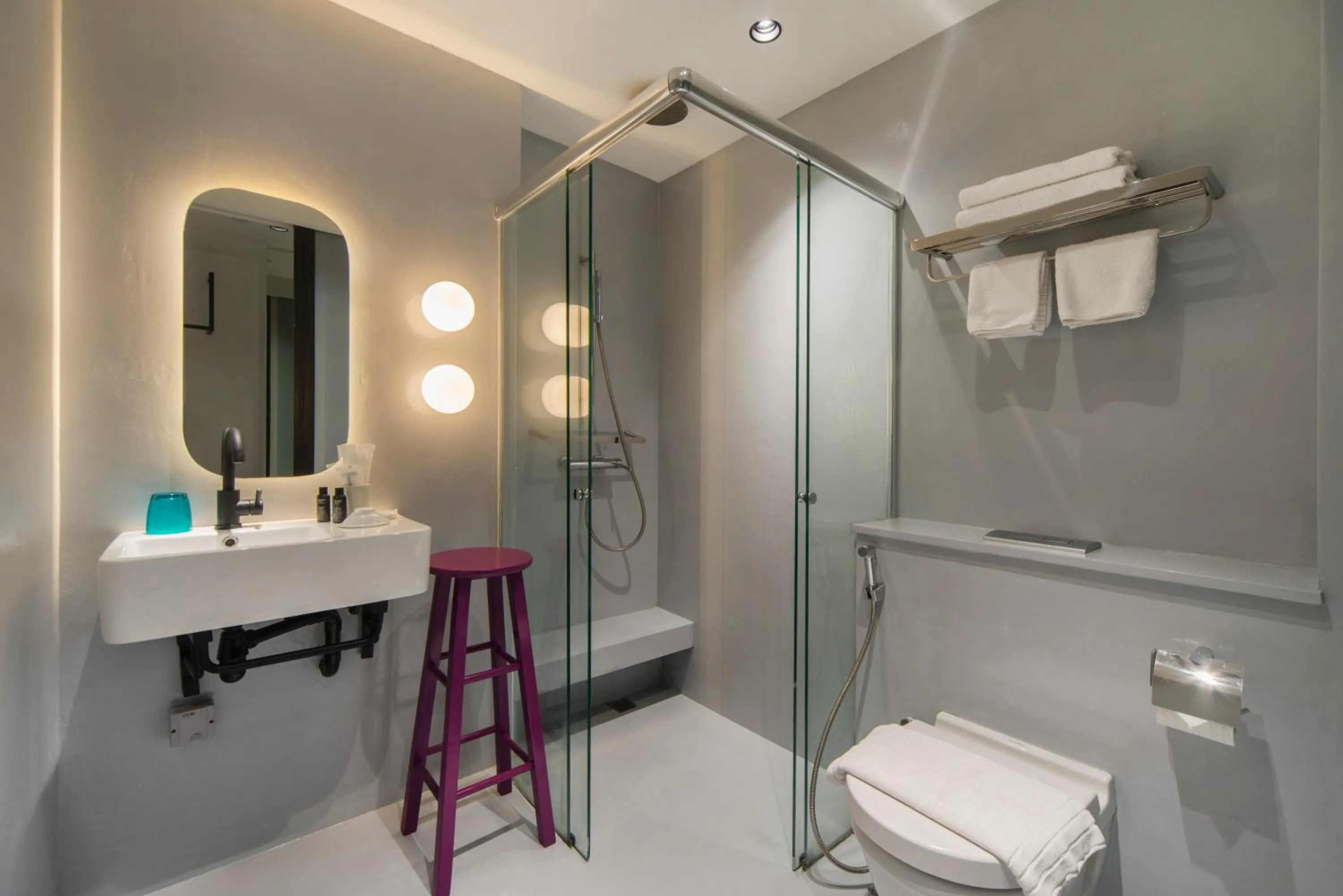 Bathroom in Hi Hotel