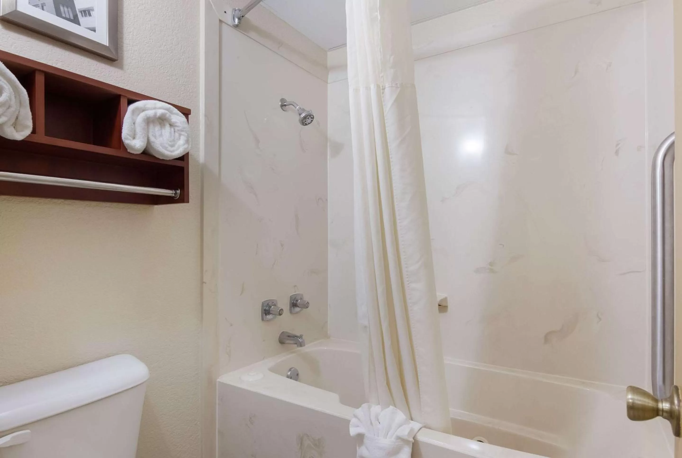 Bathroom in Quality Inn Magnolia