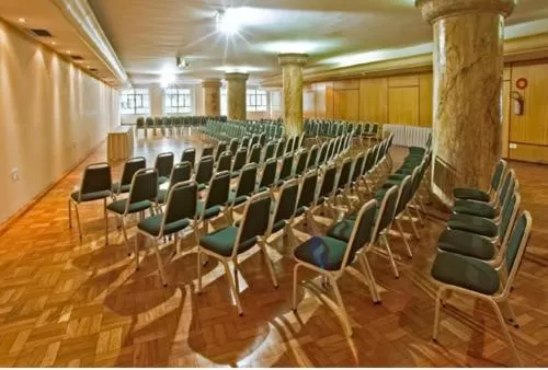 Business facilities in Hotel Financial