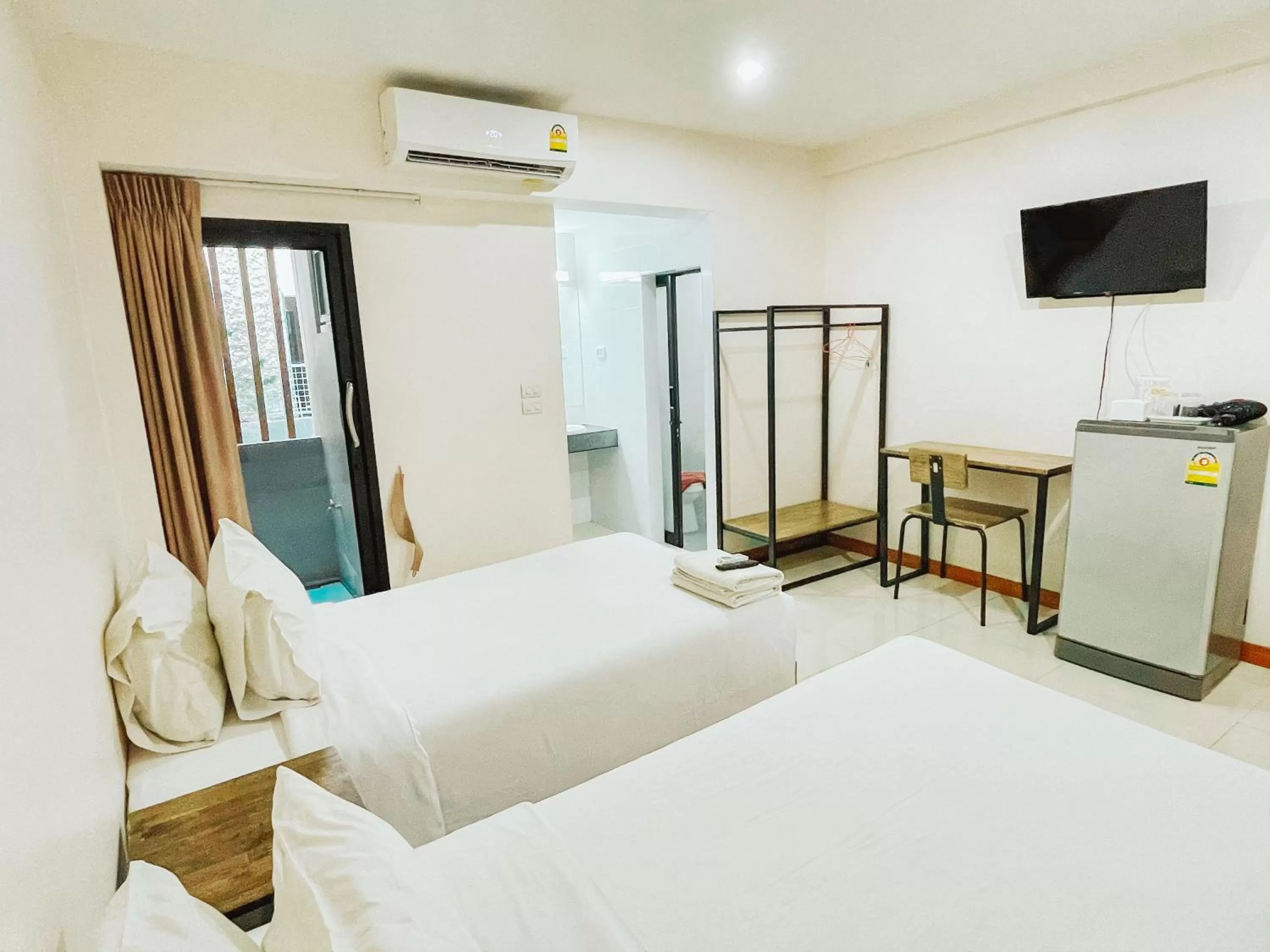 Property building, Bed in Don Muang Hotel