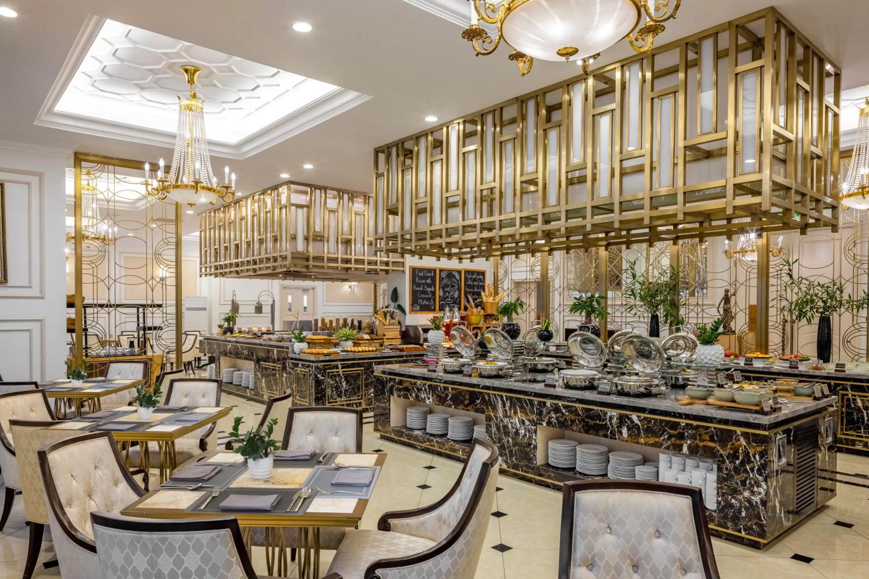 Restaurant/places to eat in Meliá Vinpearl Phu Ly