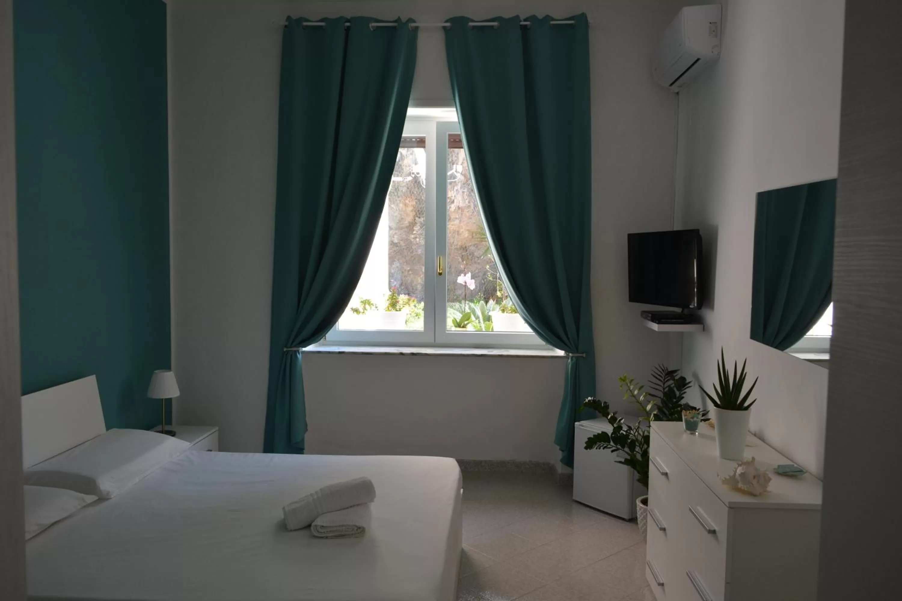 Double Room with Garden View in A Due Passi dal Mare B&B