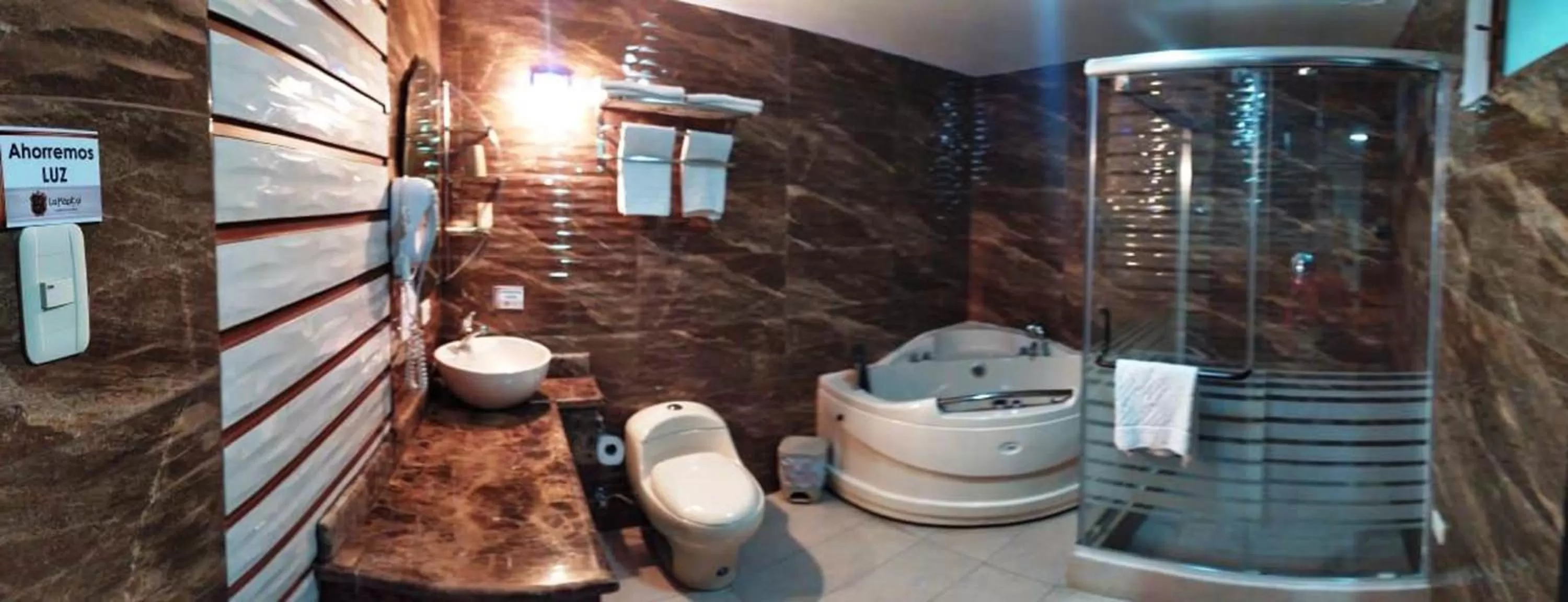 Bathroom in La Kapital Hotel