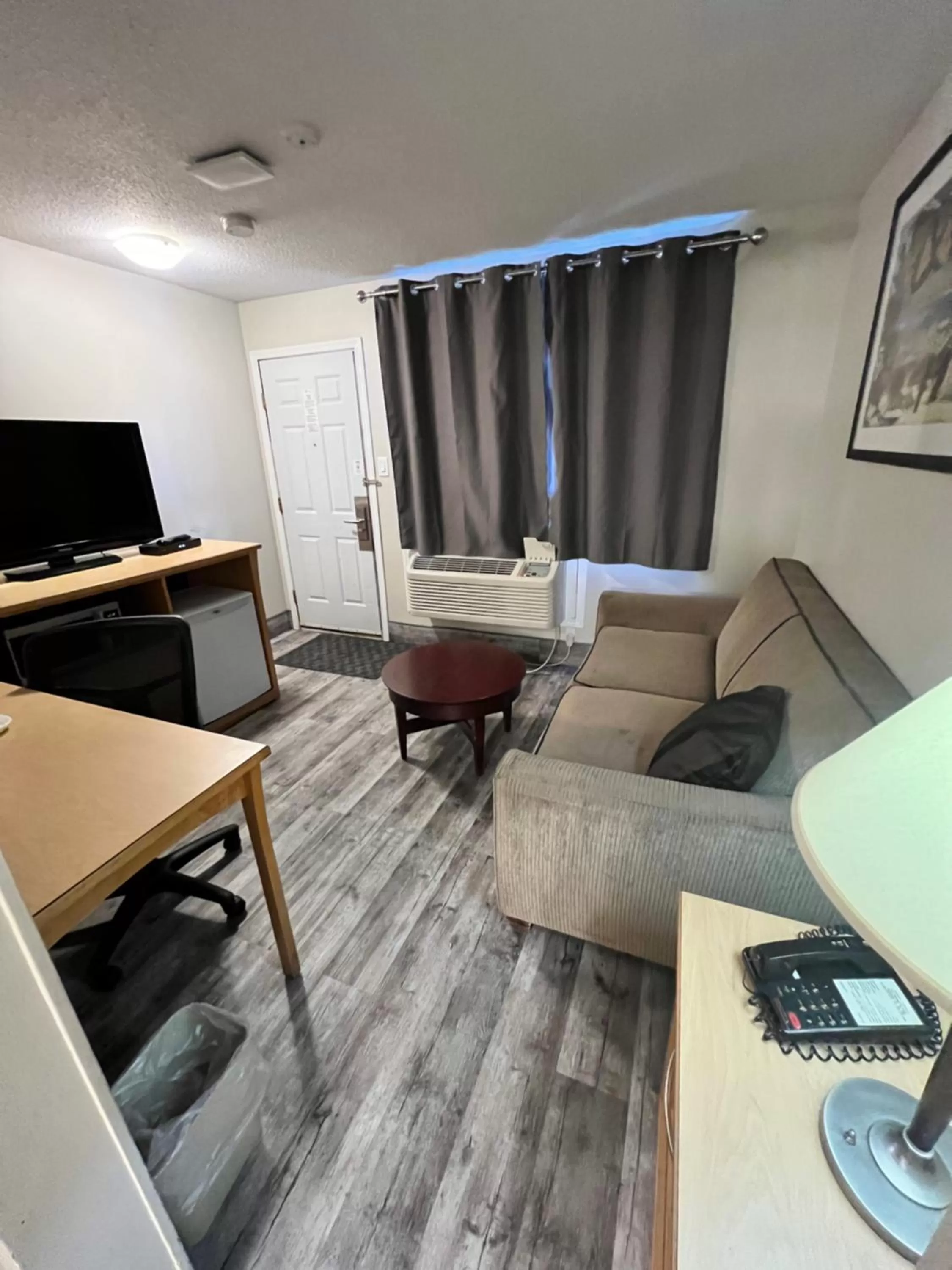 Living room in Thriftlodge Saskatoon