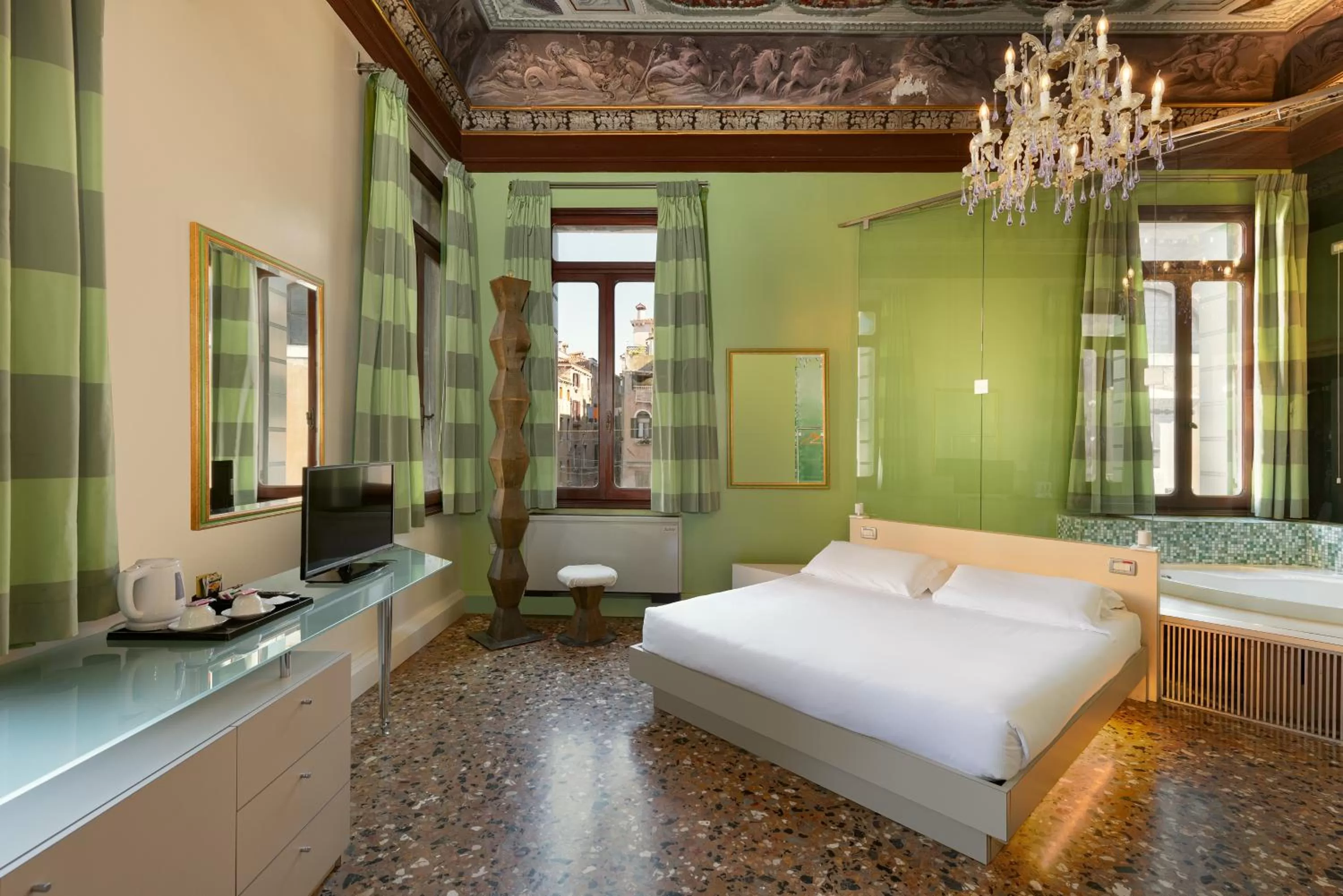 Photo of the whole room, Bed in Sogno di Giulietta e Romeo