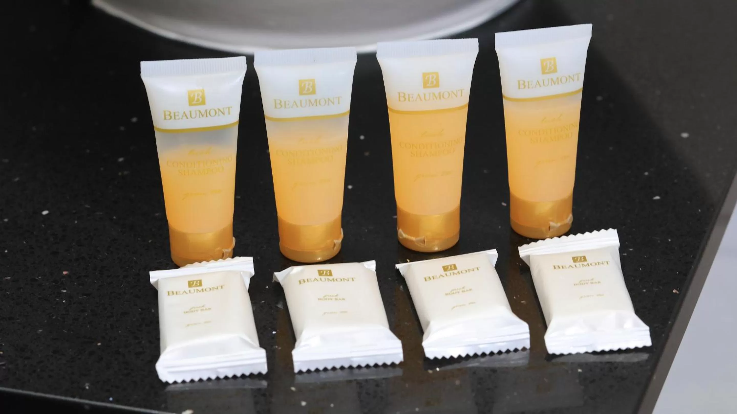 Bathroom in Azalea Motel