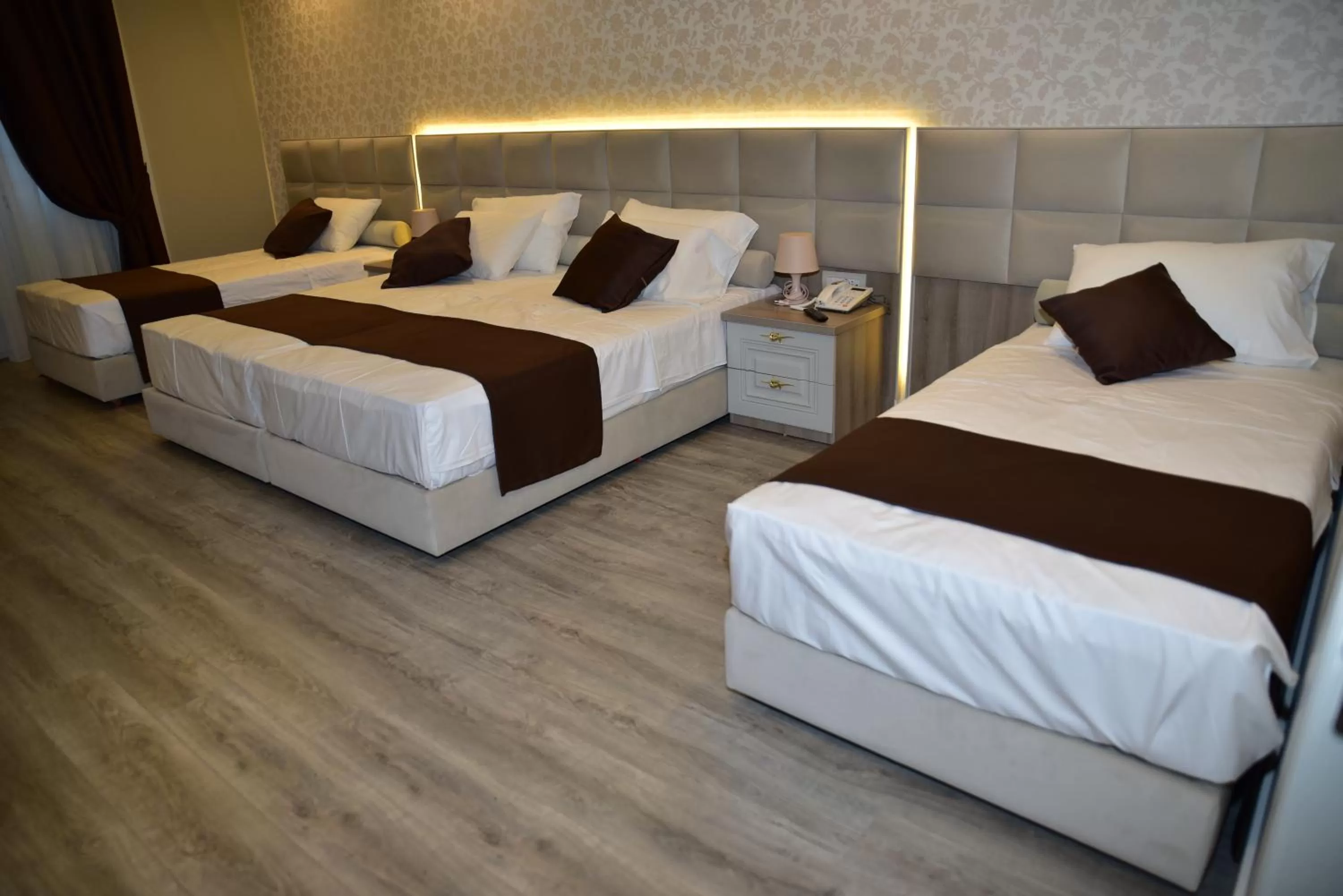 Photo of the whole room, Bed in The King Resort