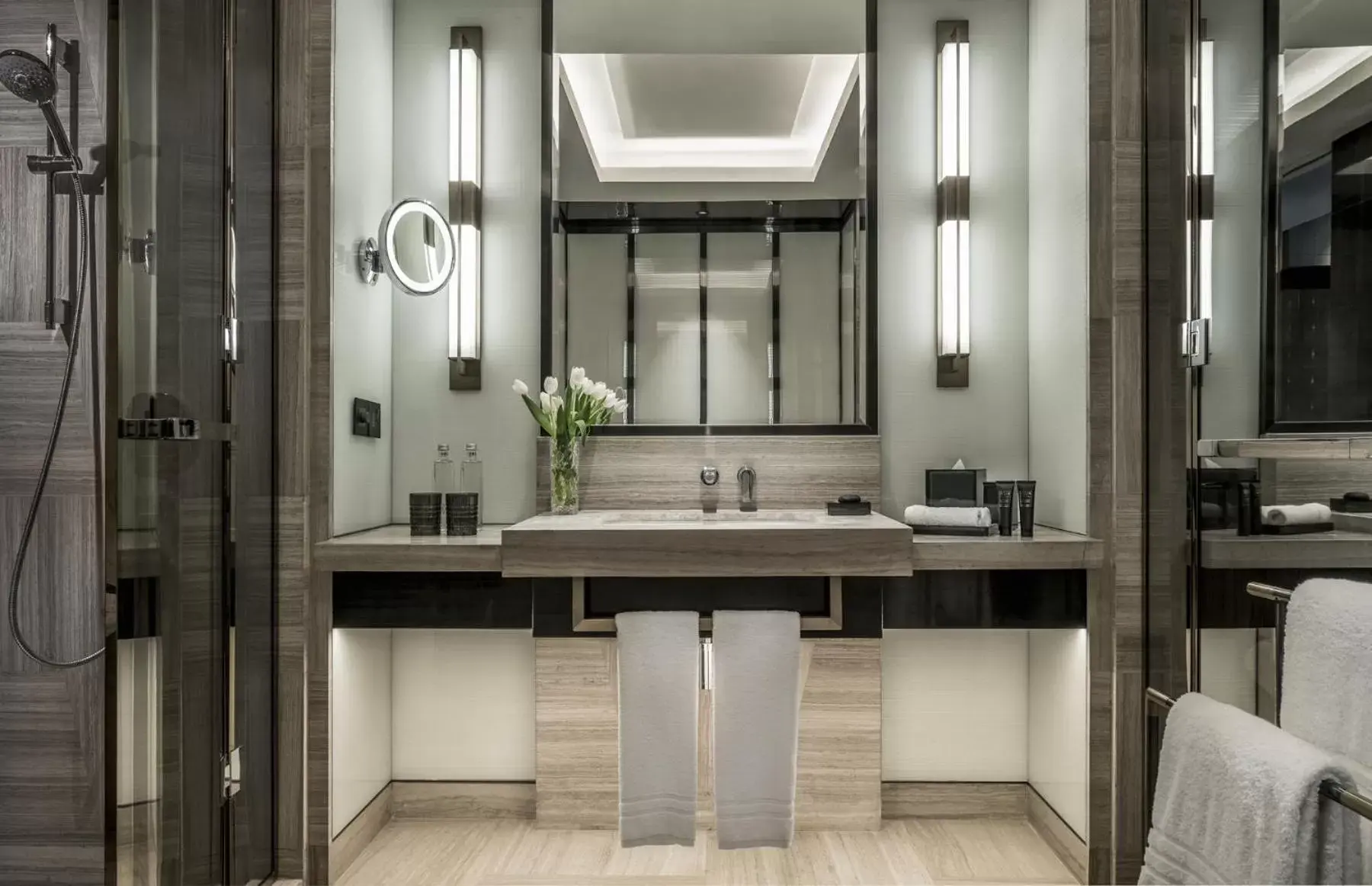 King Room with City View in Four Seasons Hotel Kuala Lumpur King Room with City View in Four Seasons Hotel Kuala Lumpur