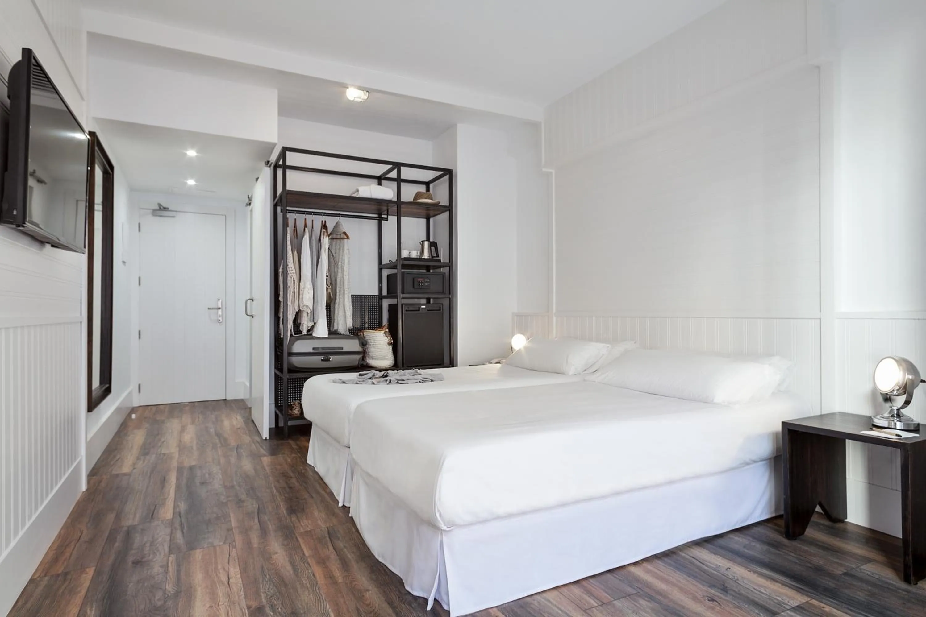 Photo of the whole room, Bed in Delamar 4*Sup-Adults only (18+)