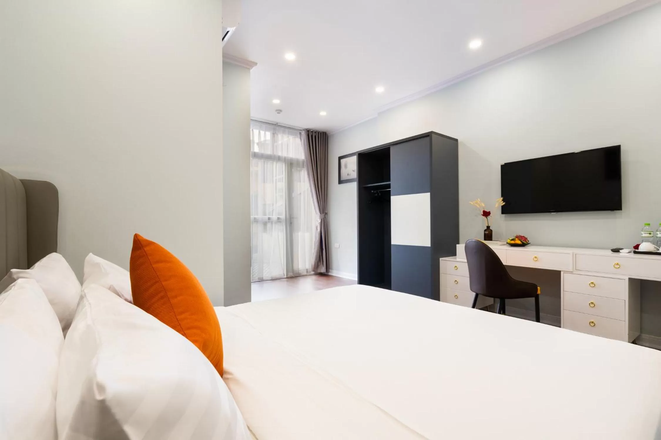 Photo of the whole room in Hanoi Memory Legends Hotel