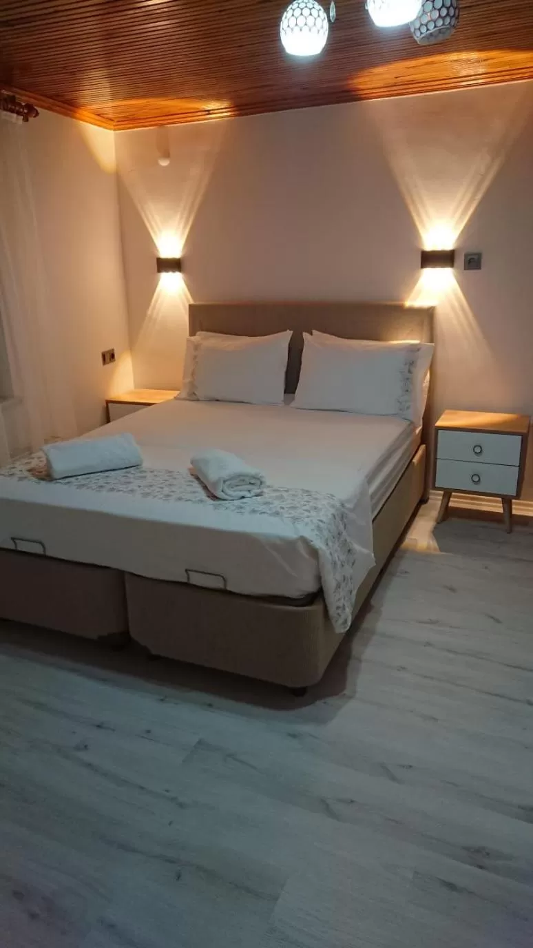 Bed in Ali's Pension ada alis