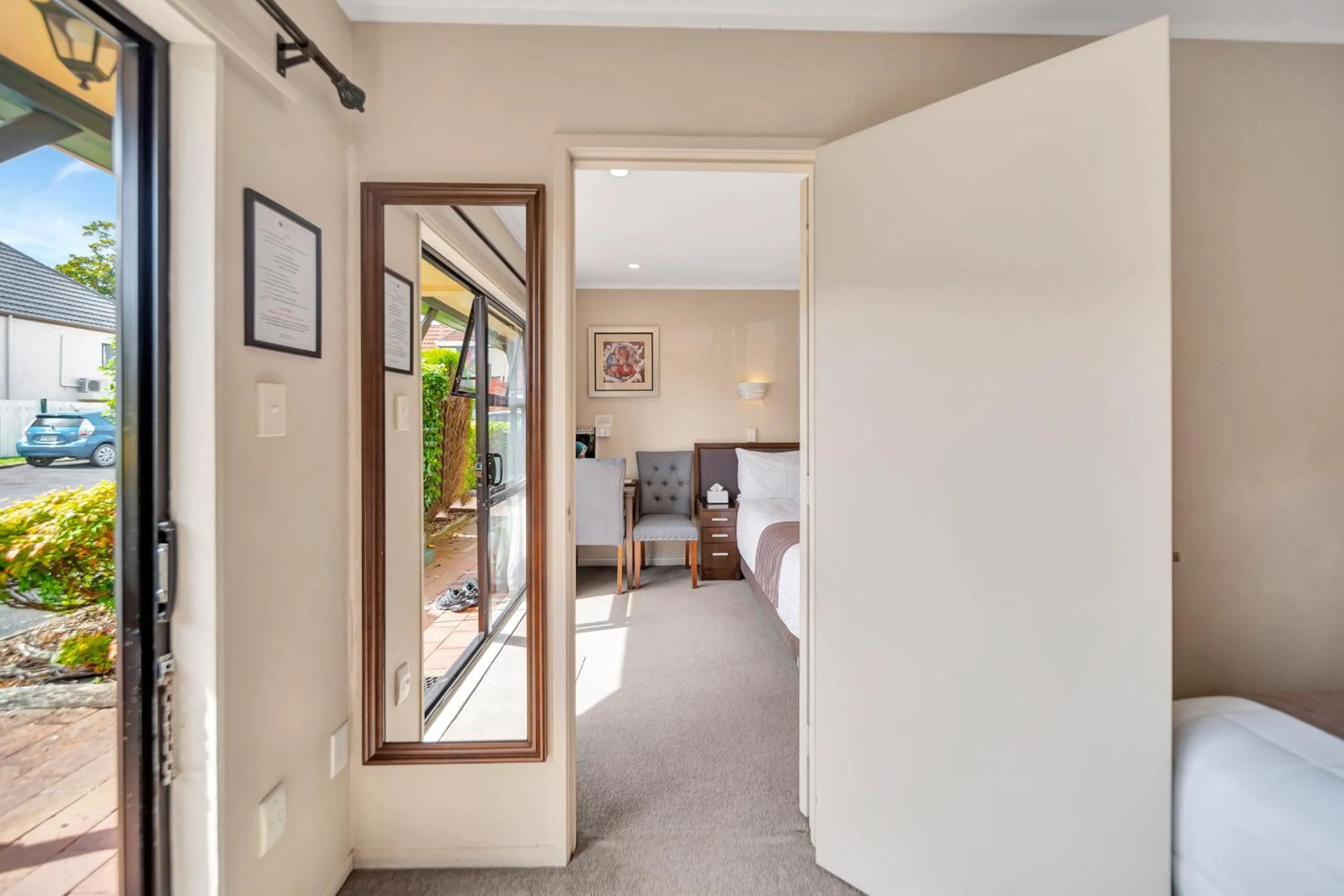 Bed in Tudor Court Motor Lodge