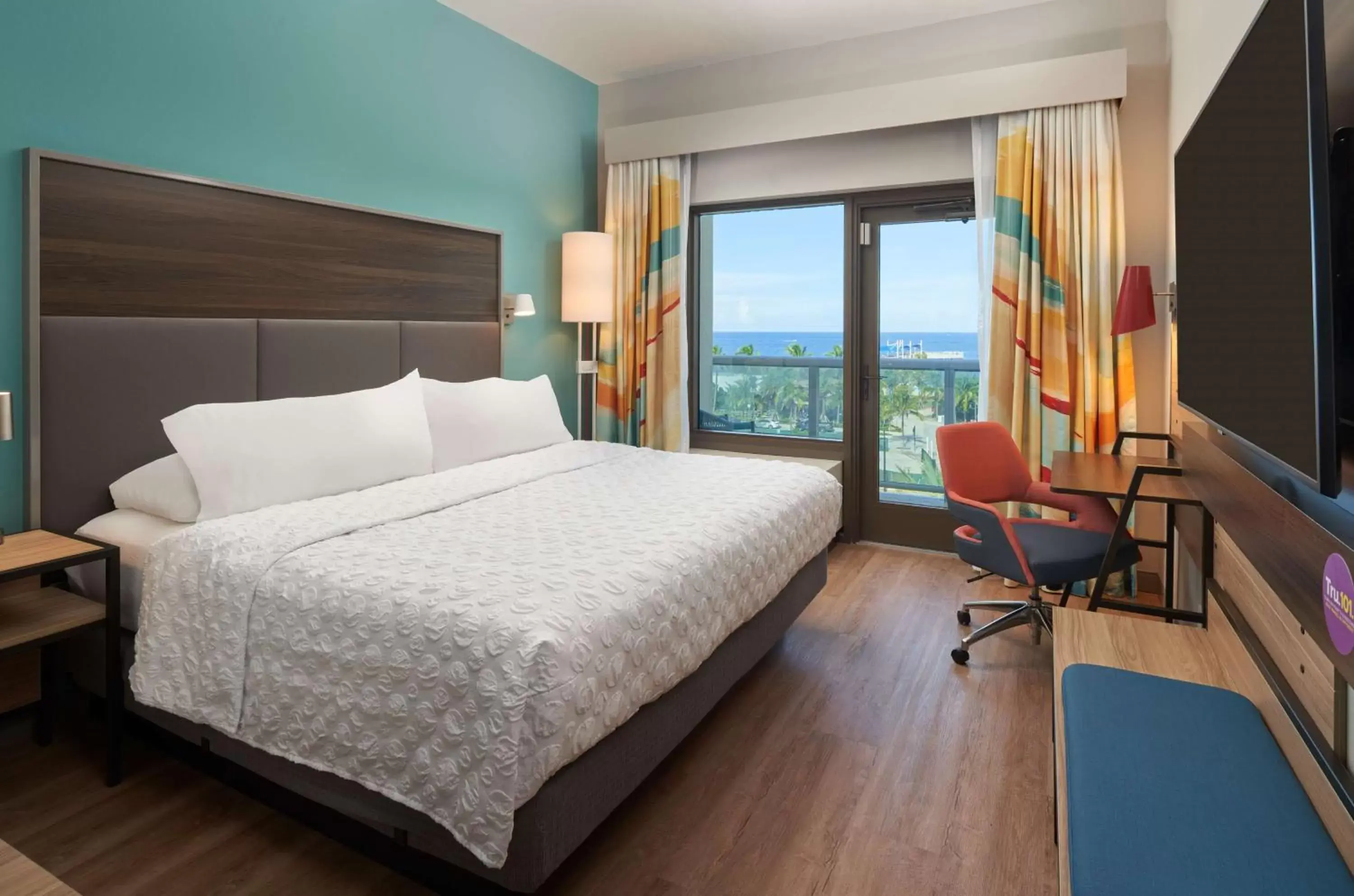 King Room with Ocean View in Tru By Hilton Pompano Beach Pier King Room with Ocean View in Tru By Hilton Pompano Beach Pier