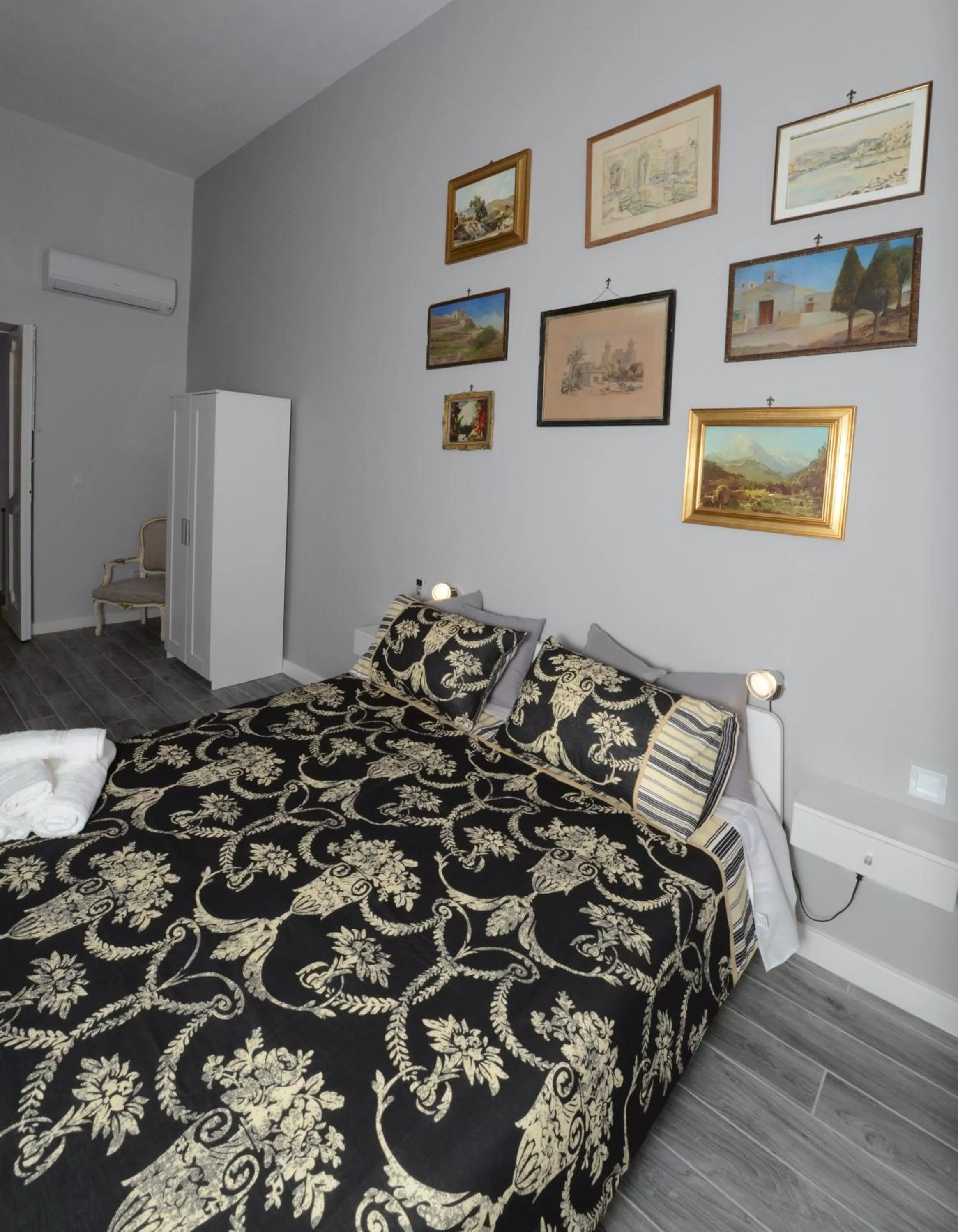 Bedroom, Bed in Paulos Valletta