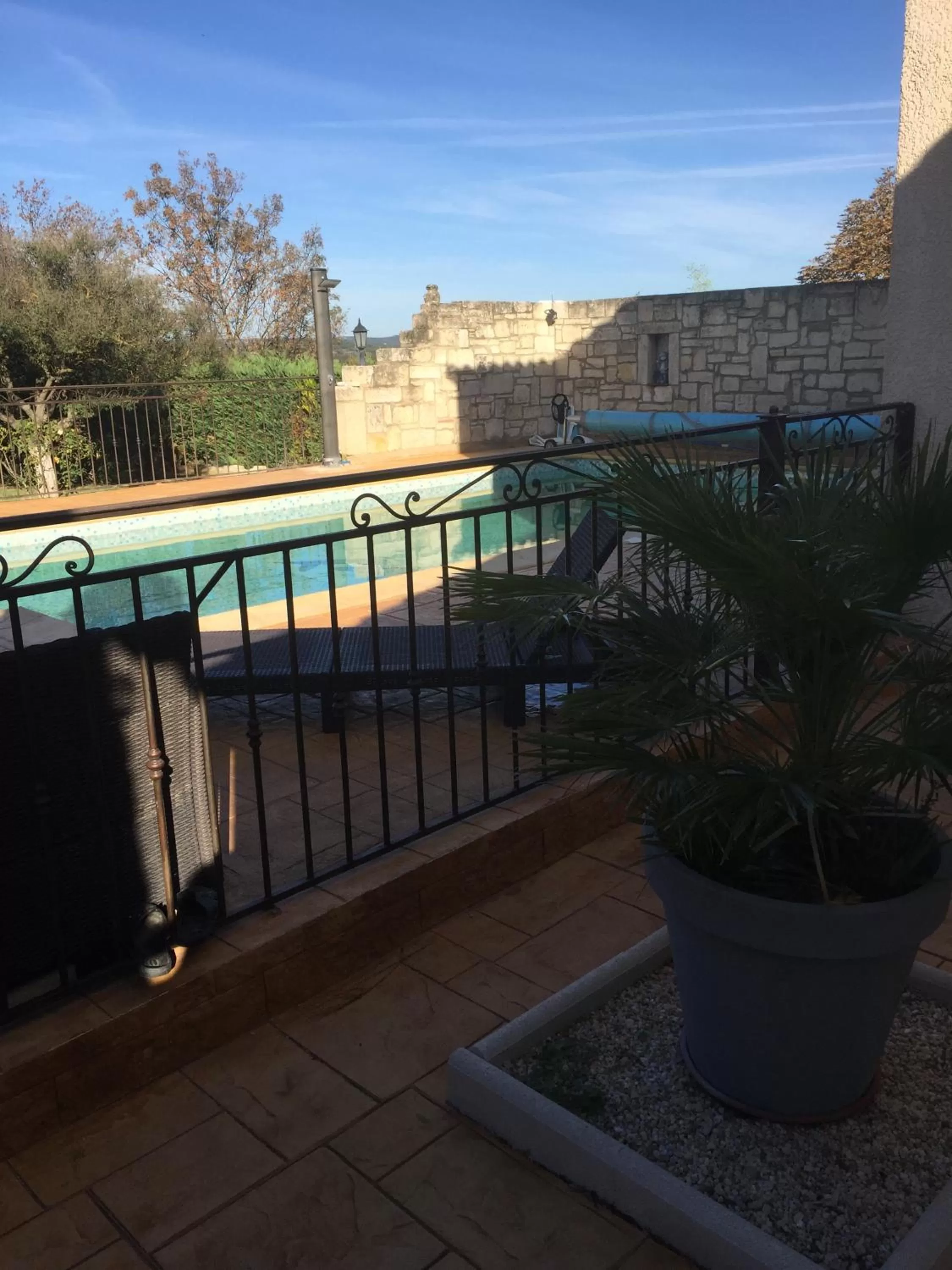 Pool view in chambre d'hotes les cigales