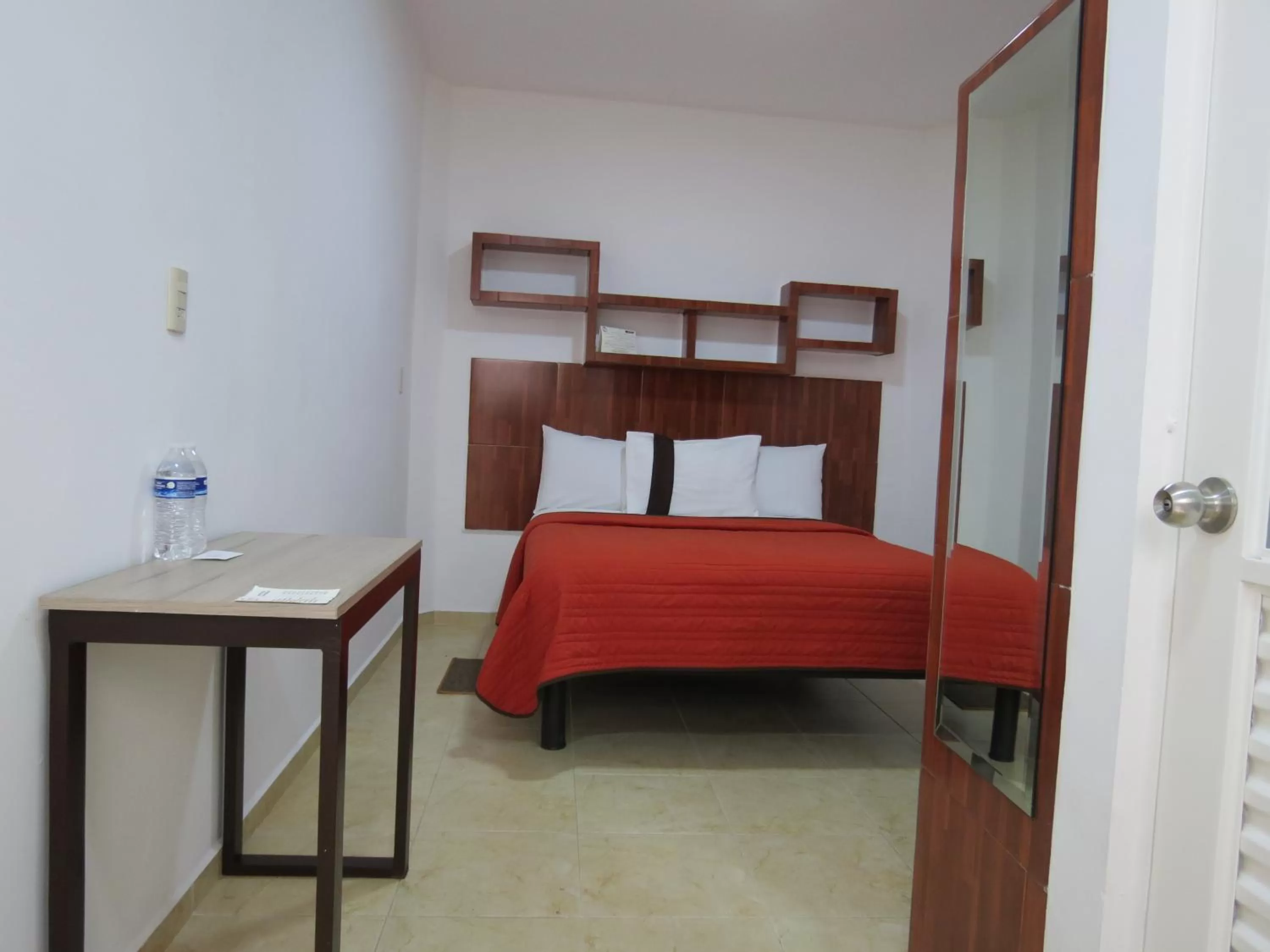 Photo of the whole room, Bed in Hotel del Arte y Figura