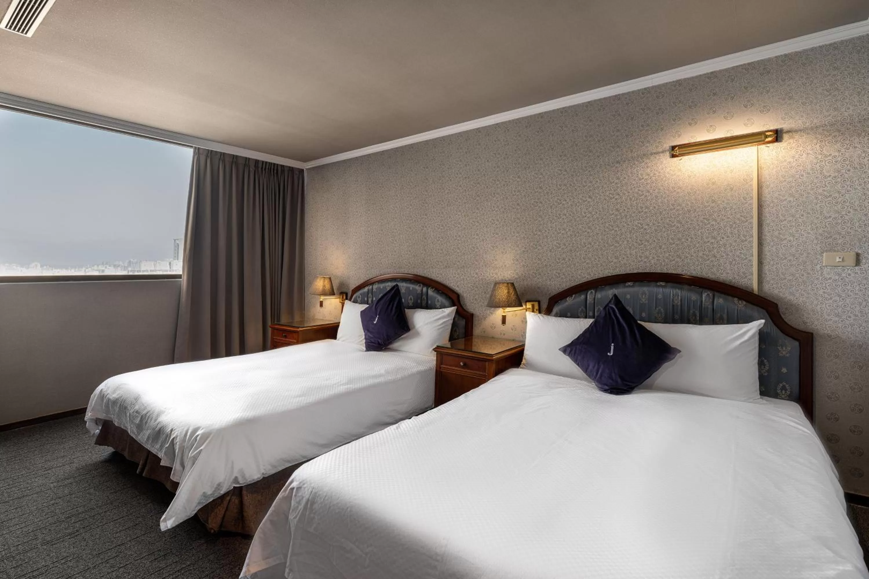 Bed in Hotel j-Metropolis