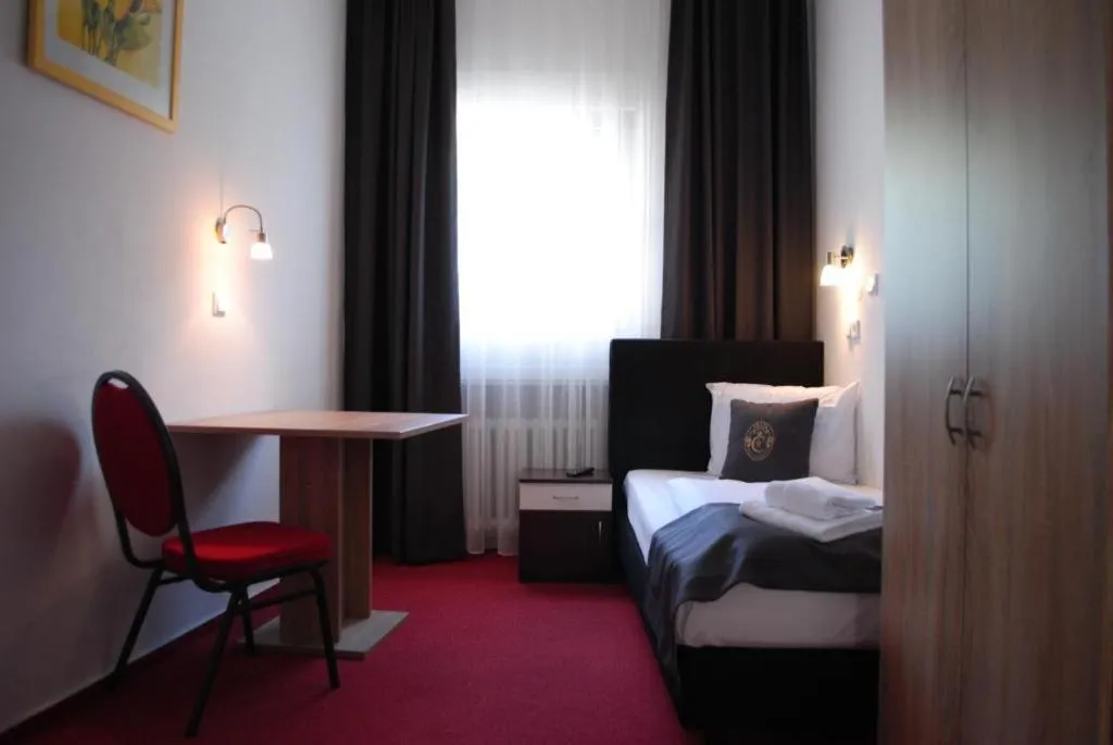 Photo of the whole room in Hotel Continental Koblenz